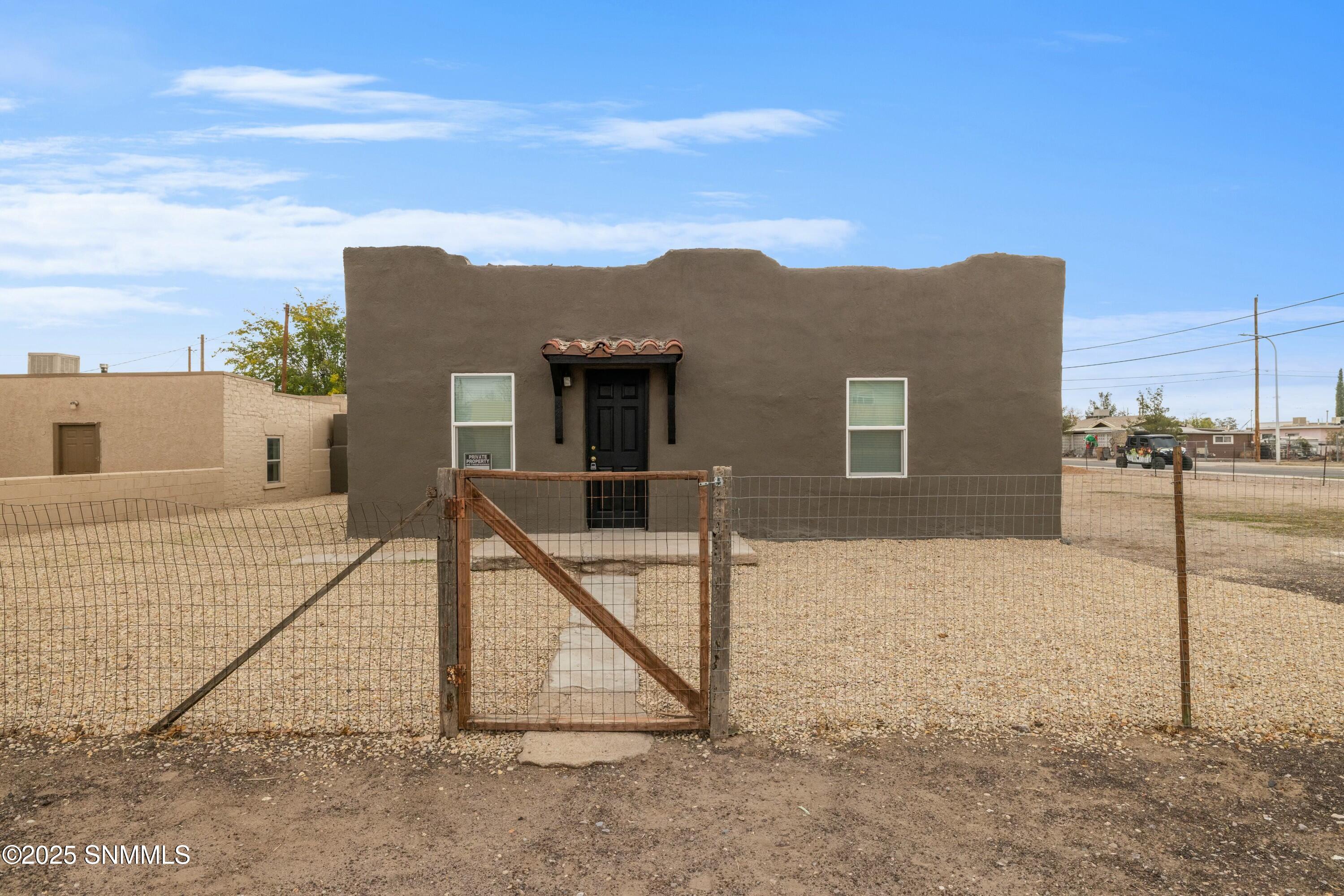 885 Van Patten Avenue, Las Cruces, New Mexico image 1