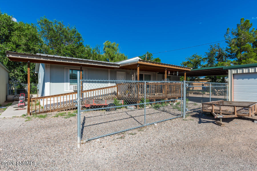 Photo 1 of 9 — 855 W Picacho Avenue, Las Cruces, NM 88005