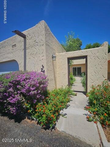 Las Cruces, New Mexico 88005, United States, 3 Bedrooms Bedrooms, ,2 BathroomsBathrooms,Residential,Active,216101