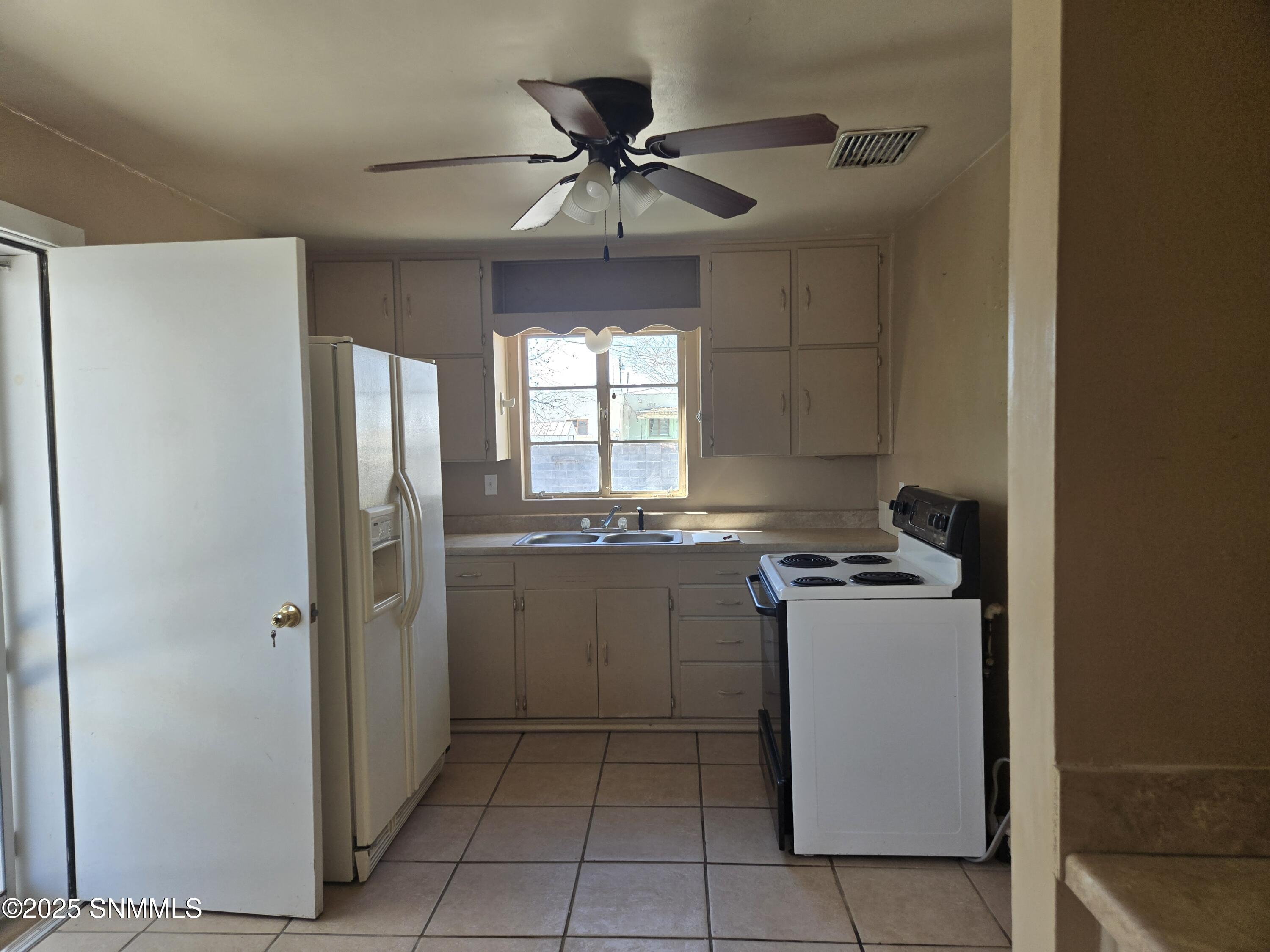 1925 Amis Avenue, Las Cruces, New Mexico image 3