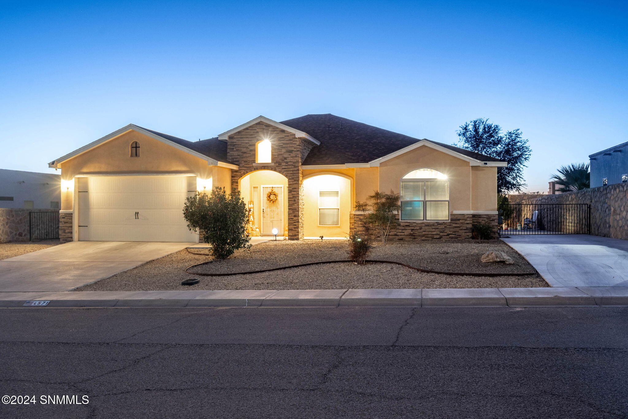 4571 Mesa Central Drive, Las Cruces, New Mexico image 1