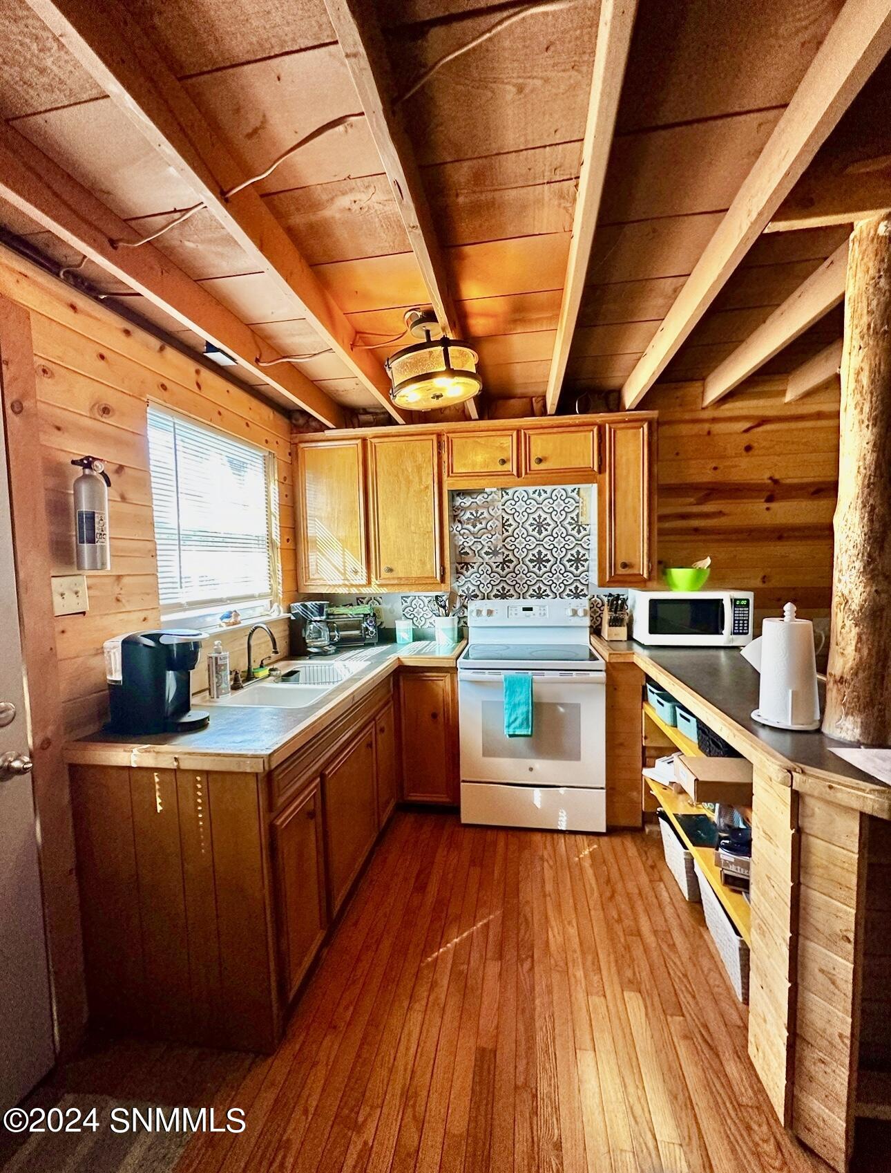 Ruidoso, New Mexico 88345, United States, 2 Bedrooms Bedrooms, ,2 BathroomsBathrooms,Residential,Pending,64919