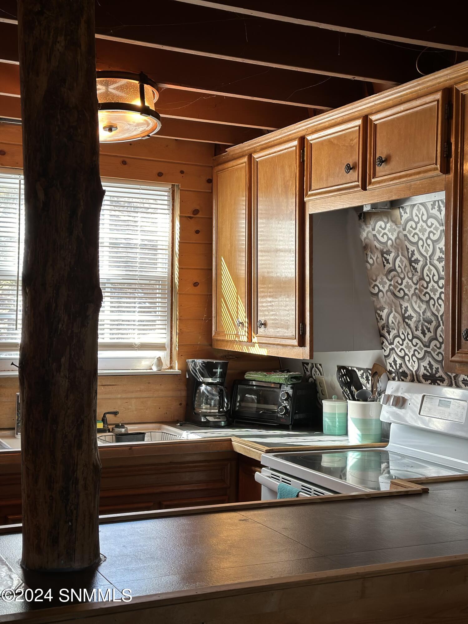 Ruidoso, New Mexico 88345, United States, 2 Bedrooms Bedrooms, ,2 BathroomsBathrooms,Residential,Pending,64919