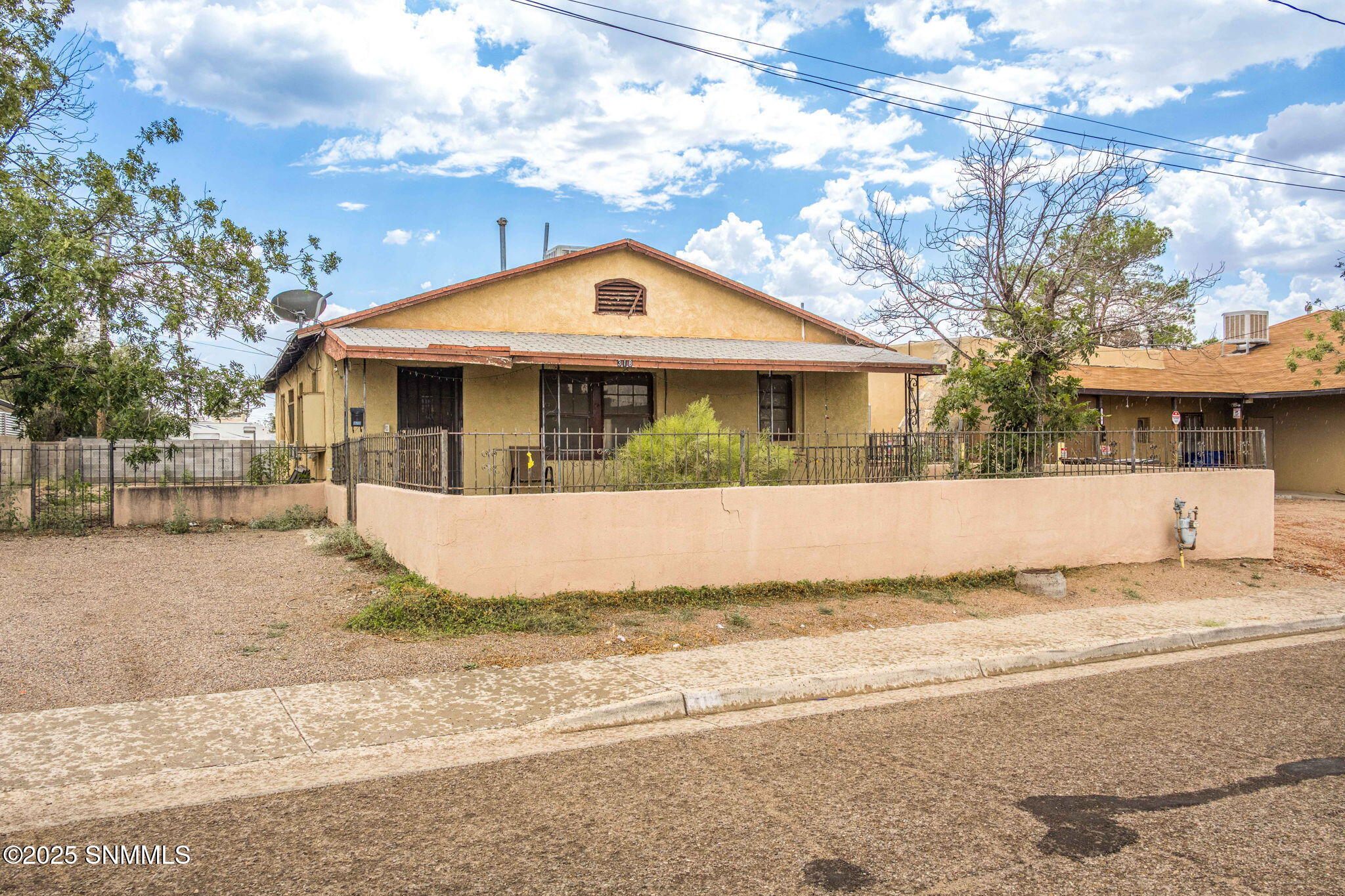 Las Cruces, New Mexico 88001, United States, 2 Bedrooms Bedrooms, ,1 BathroomBathrooms,Residential,Active,203442