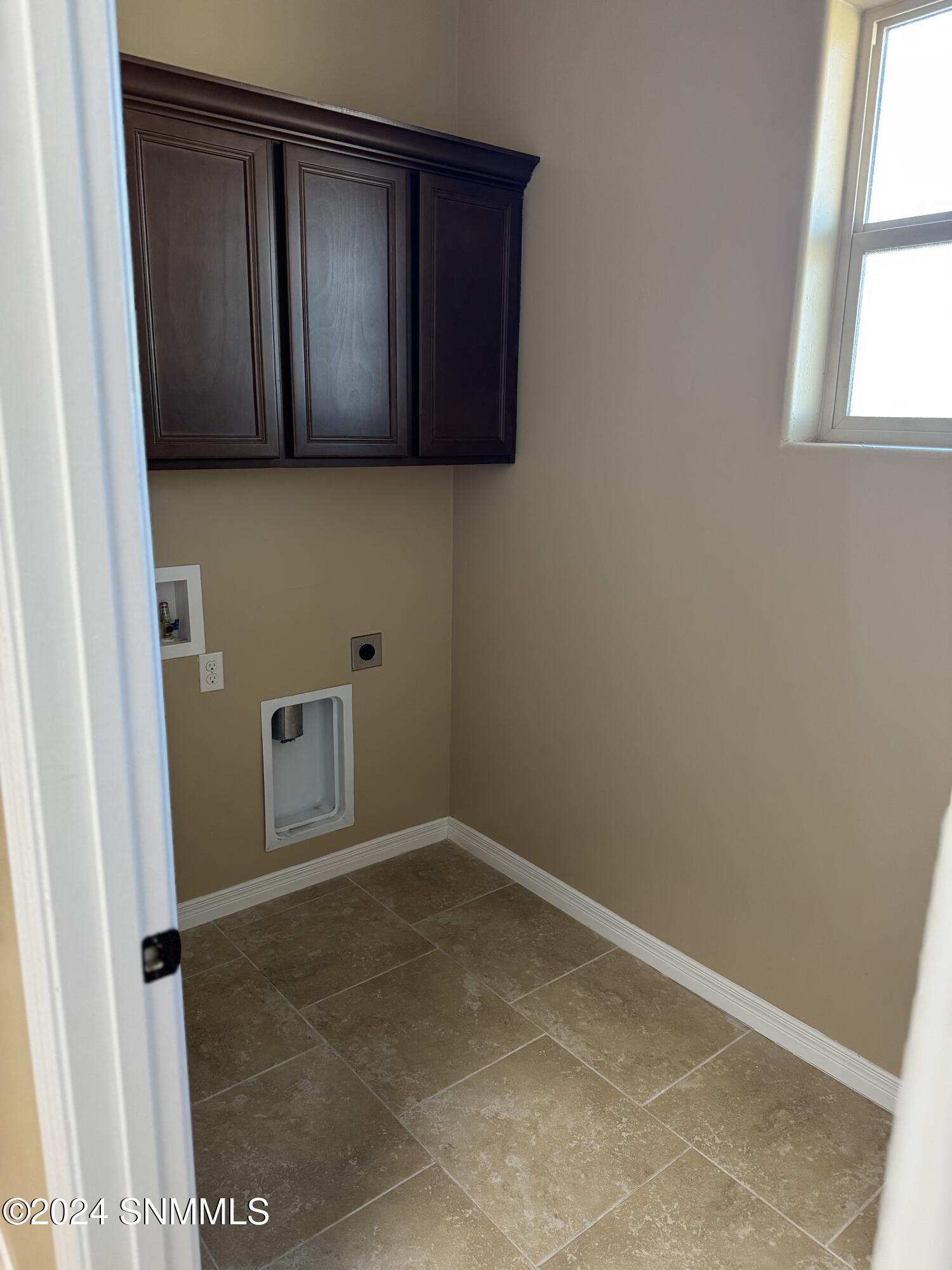 Las Cruces, New Mexico 88012, United States, 4 Bedrooms Bedrooms, ,3 BathroomsBathrooms,Residential,Active,24683