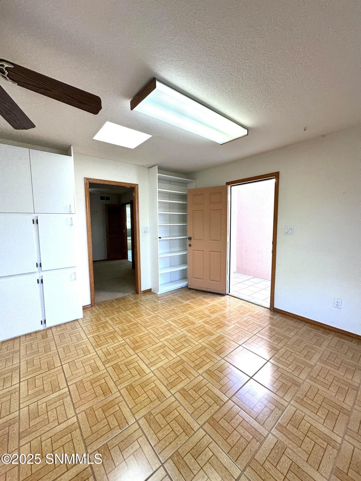 Las Cruces, New Mexico 88011, United States, 3 Bedrooms Bedrooms, ,2 BathroomsBathrooms,Residential,Pending,33872