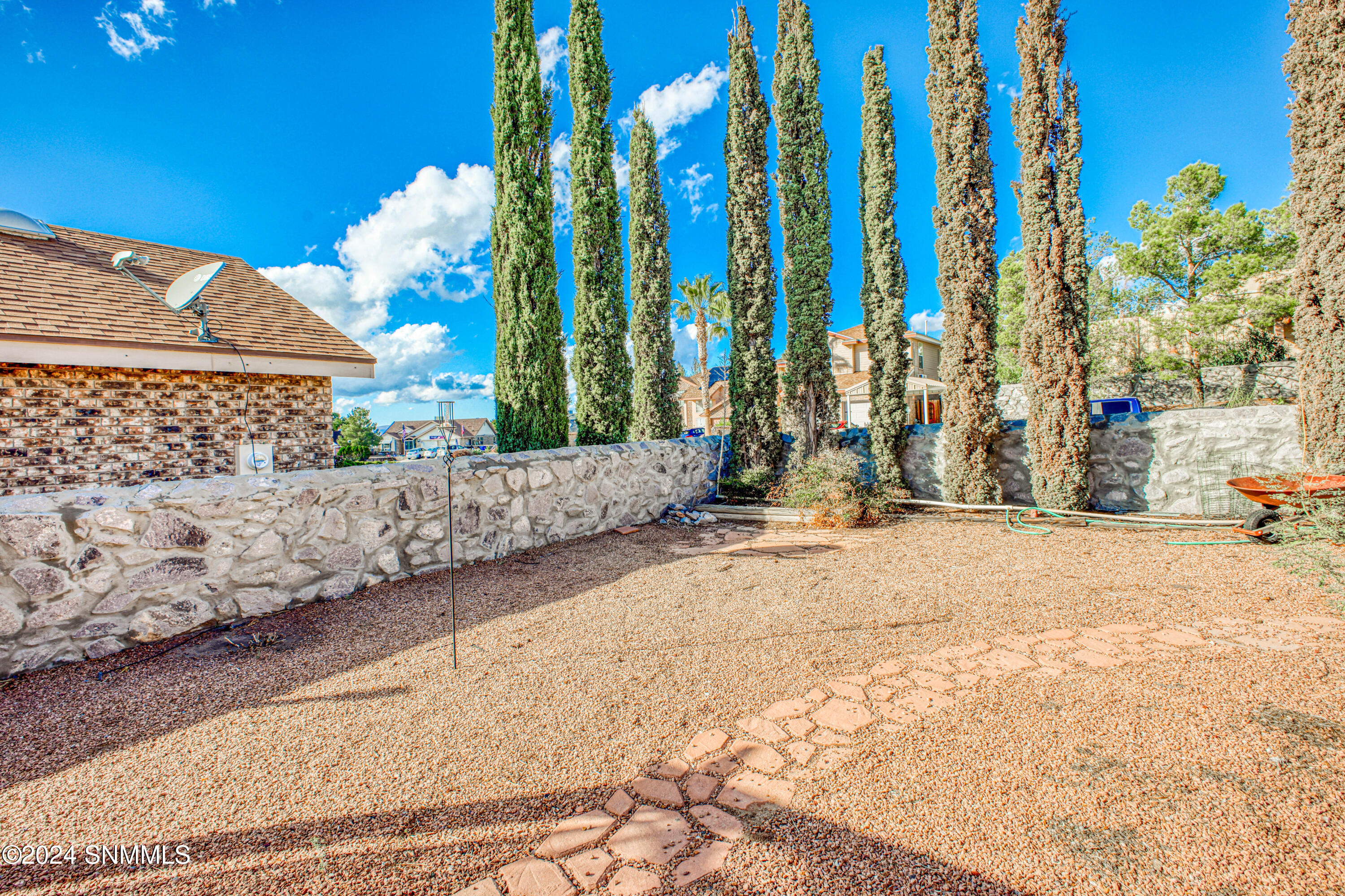 Las Cruces, New Mexico 88011, United States, 3 Bedrooms Bedrooms, ,2 BathroomsBathrooms,Residential,Pending,33872