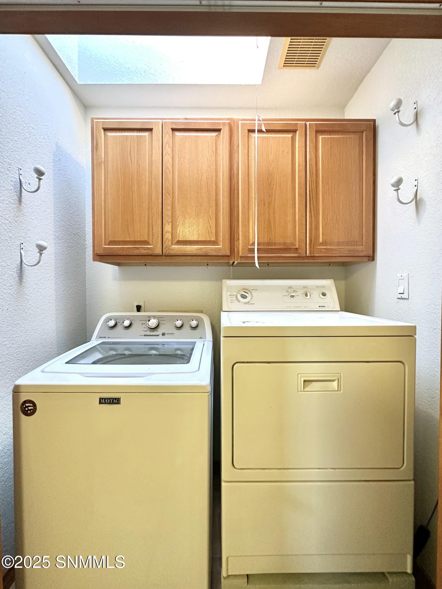 Las Cruces, New Mexico 88011, United States, 3 Bedrooms Bedrooms, ,2 BathroomsBathrooms,Residential,Pending,33872