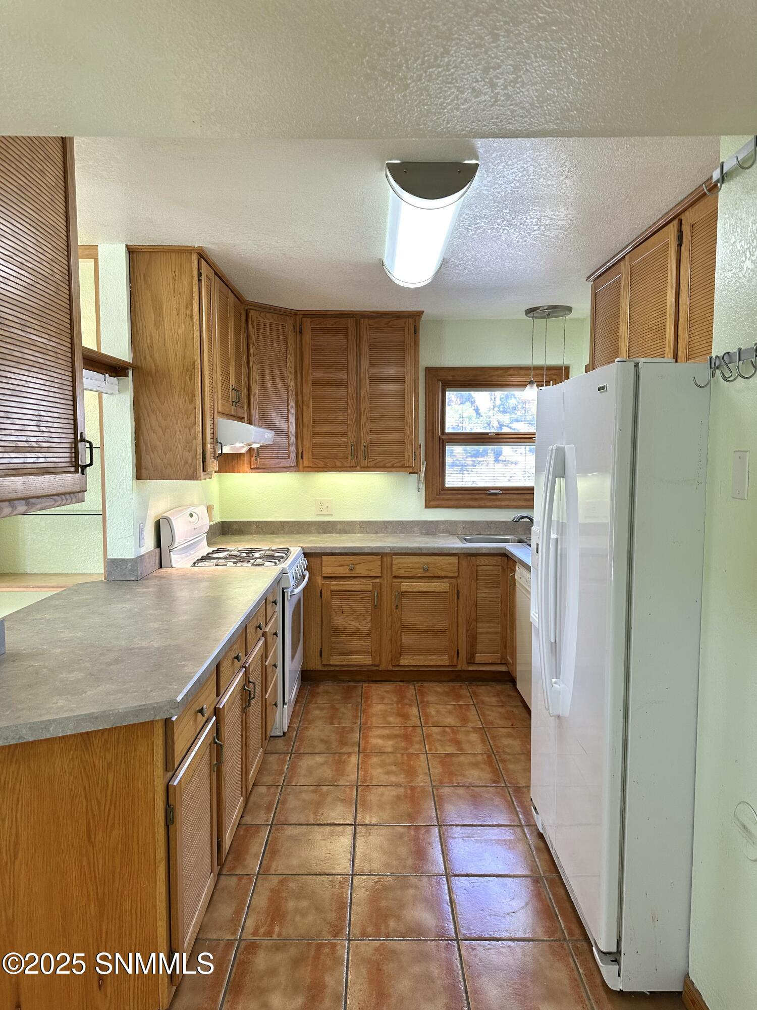 Las Cruces, New Mexico 88011, United States, 3 Bedrooms Bedrooms, ,2 BathroomsBathrooms,Residential,Pending,33872