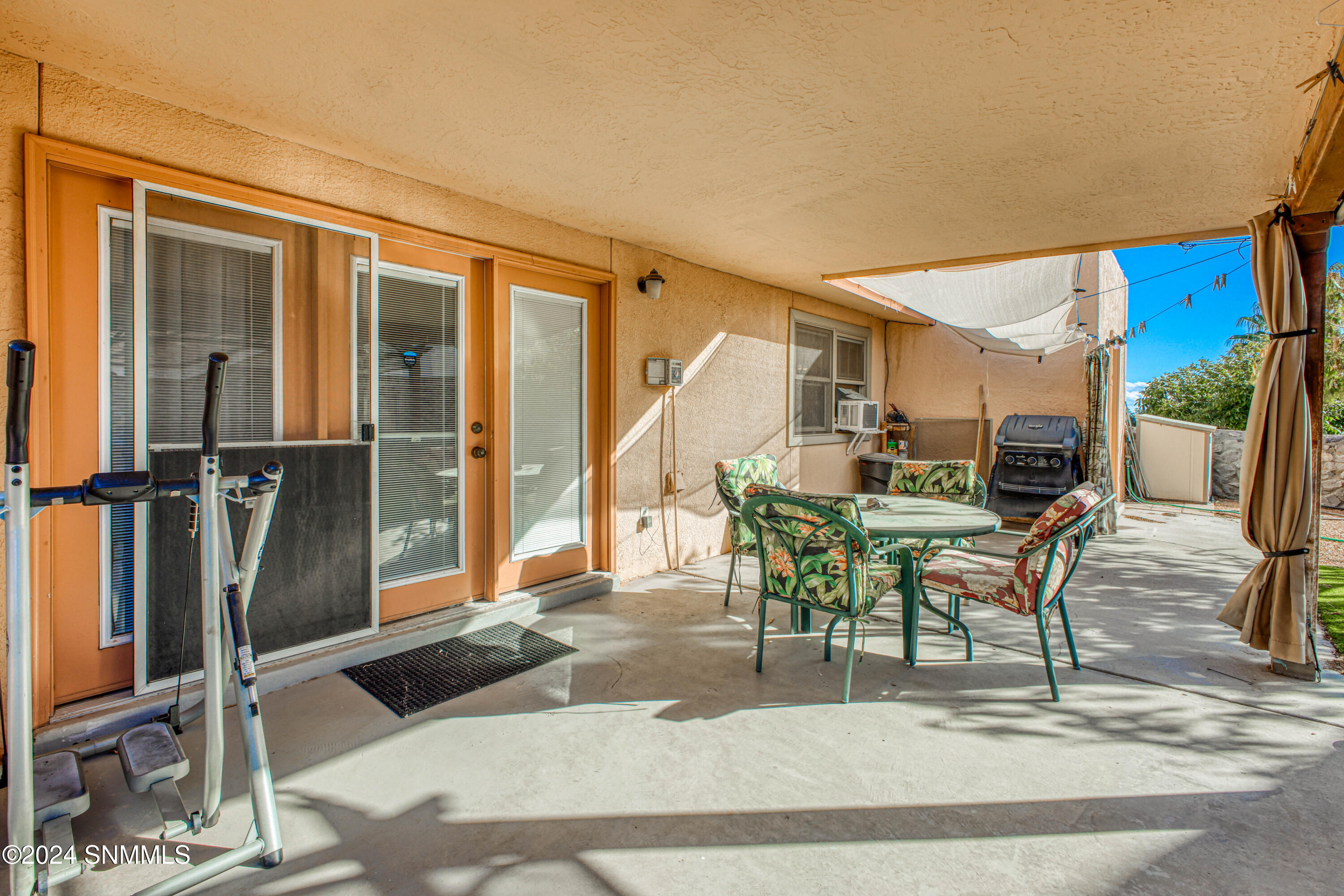 Las Cruces, New Mexico 88011, United States, 3 Bedrooms Bedrooms, ,2 BathroomsBathrooms,Residential,Pending,33872