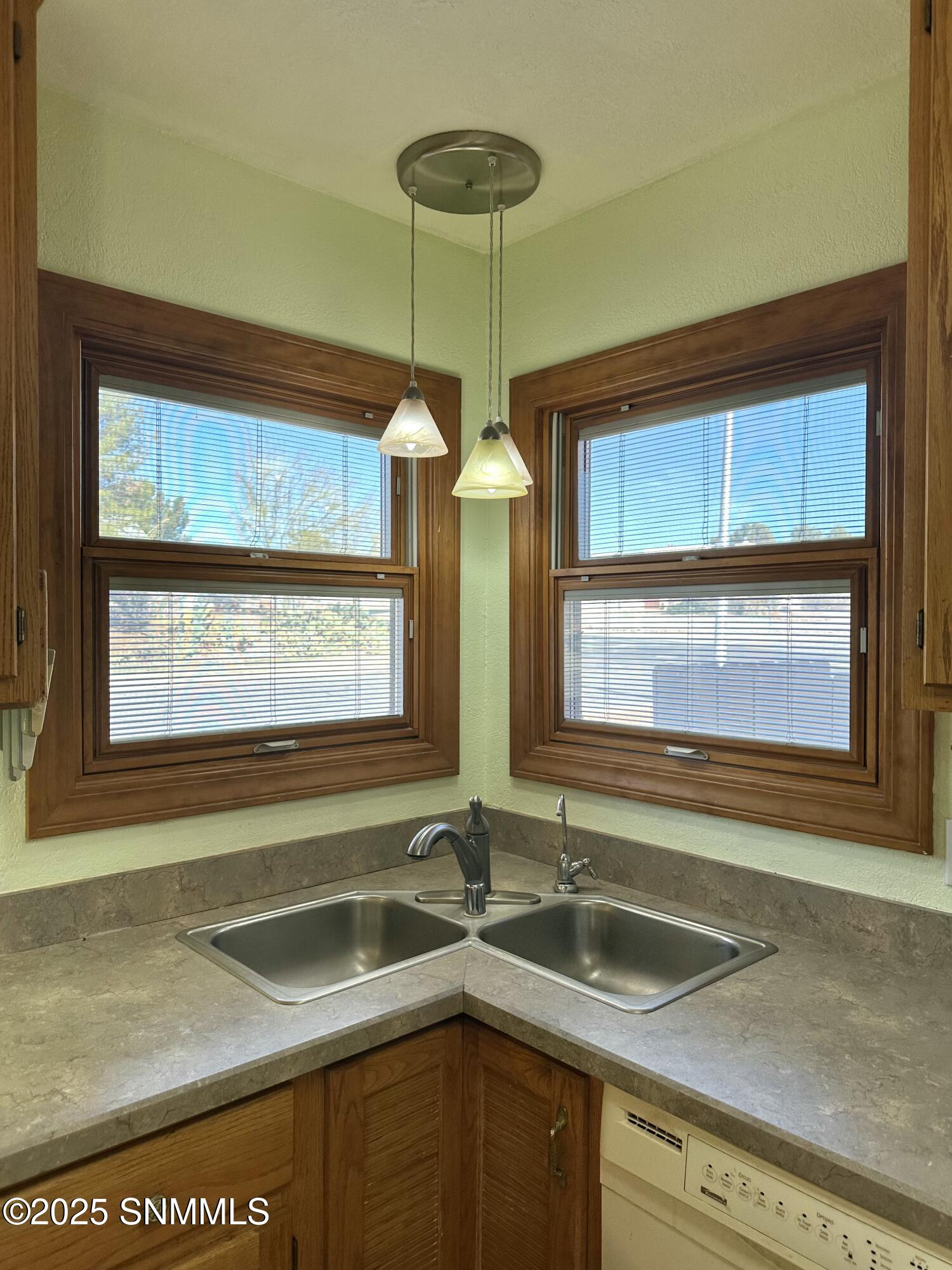 Las Cruces, New Mexico 88011, United States, 3 Bedrooms Bedrooms, ,2 BathroomsBathrooms,Residential,Pending,33872