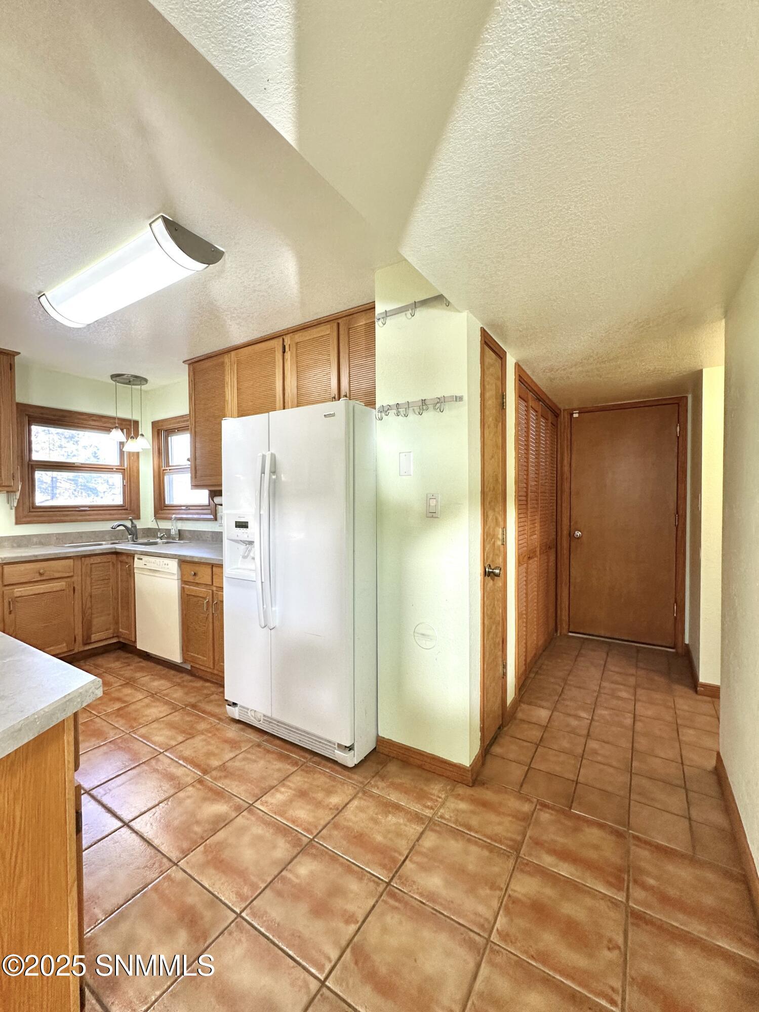 Las Cruces, New Mexico 88011, United States, 3 Bedrooms Bedrooms, ,2 BathroomsBathrooms,Residential,Pending,33872