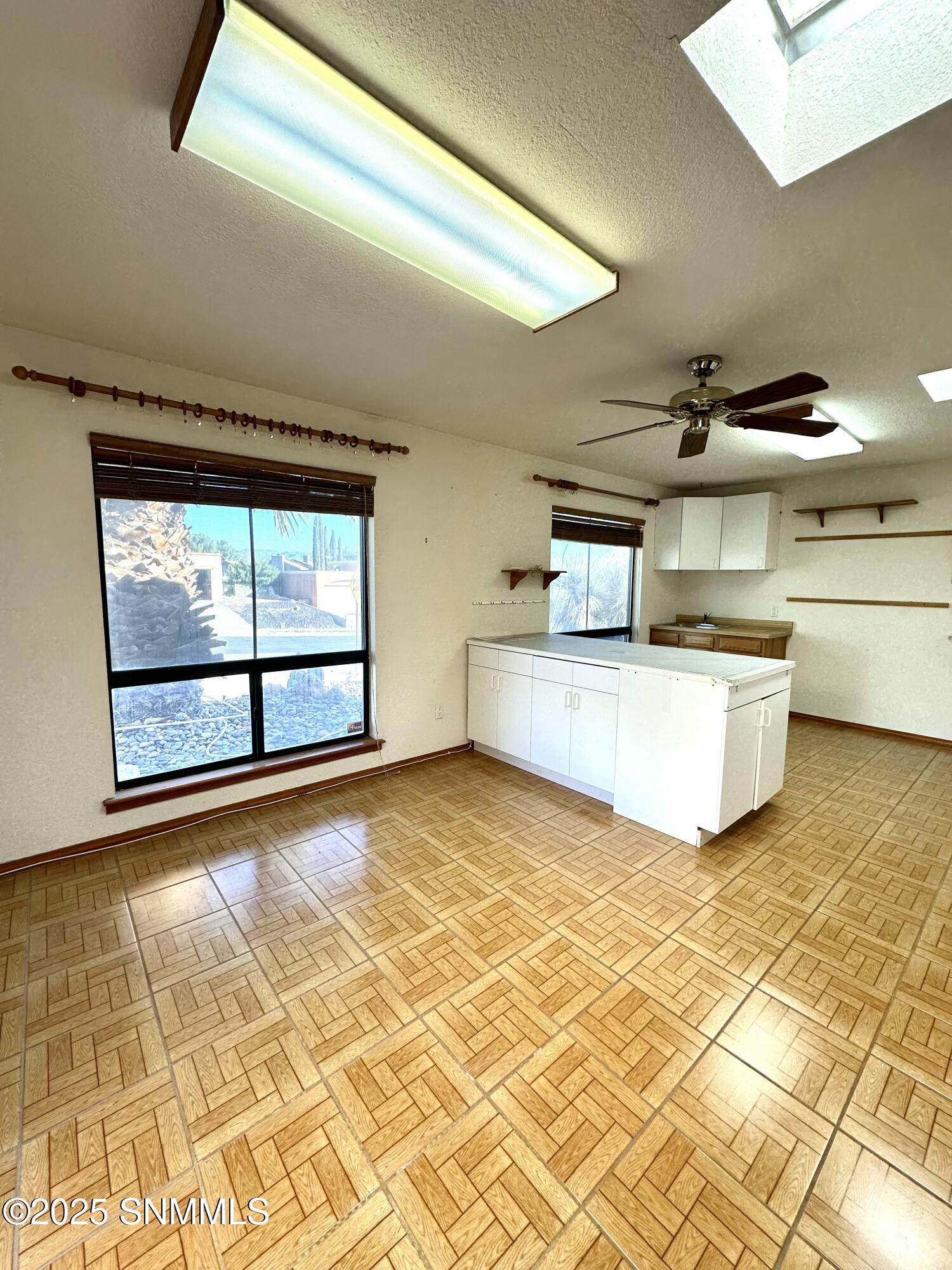 Las Cruces, New Mexico 88011, United States, 3 Bedrooms Bedrooms, ,2 BathroomsBathrooms,Residential,Pending,33872