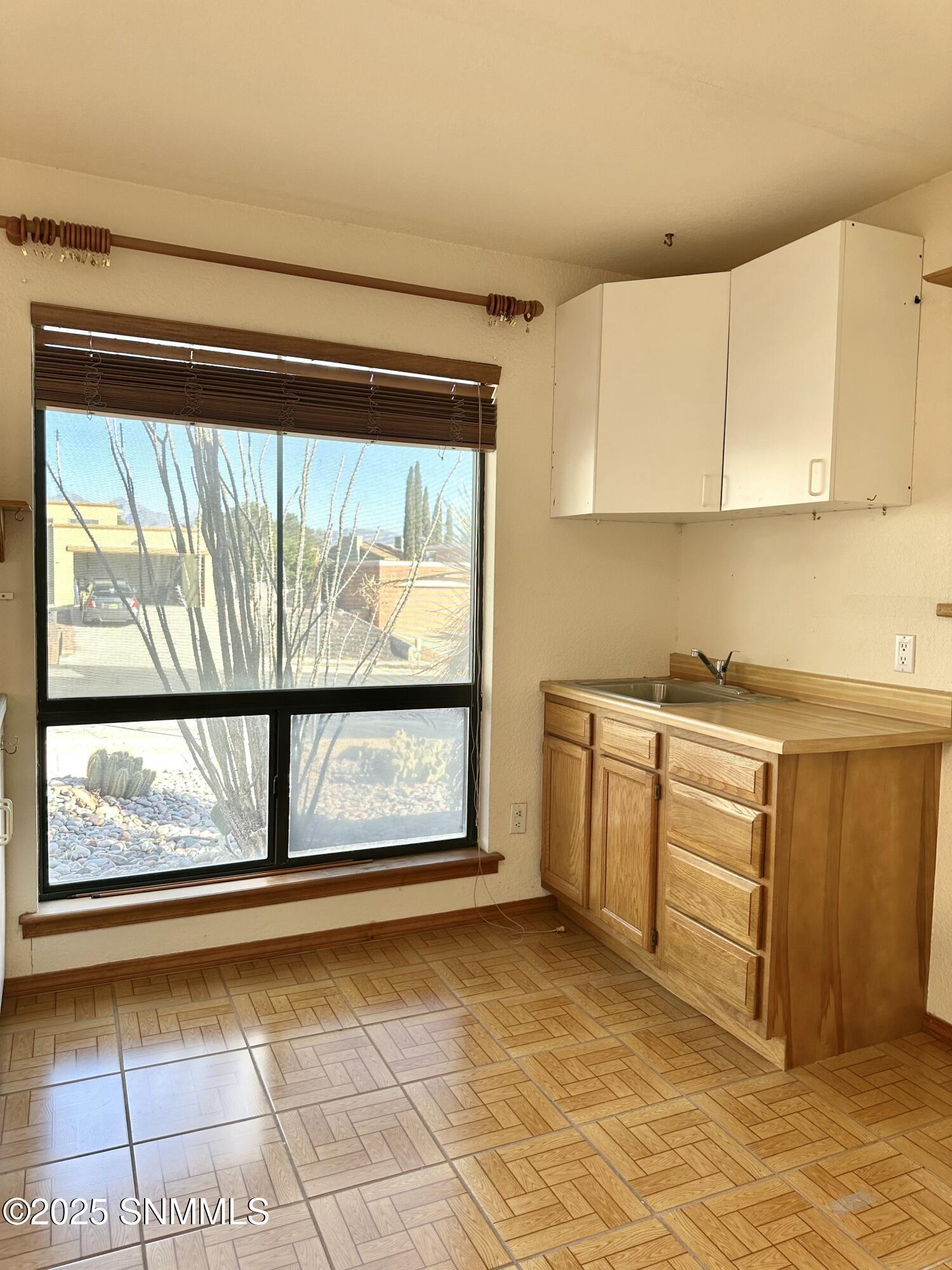 Las Cruces, New Mexico 88011, United States, 3 Bedrooms Bedrooms, ,2 BathroomsBathrooms,Residential,Pending,33872