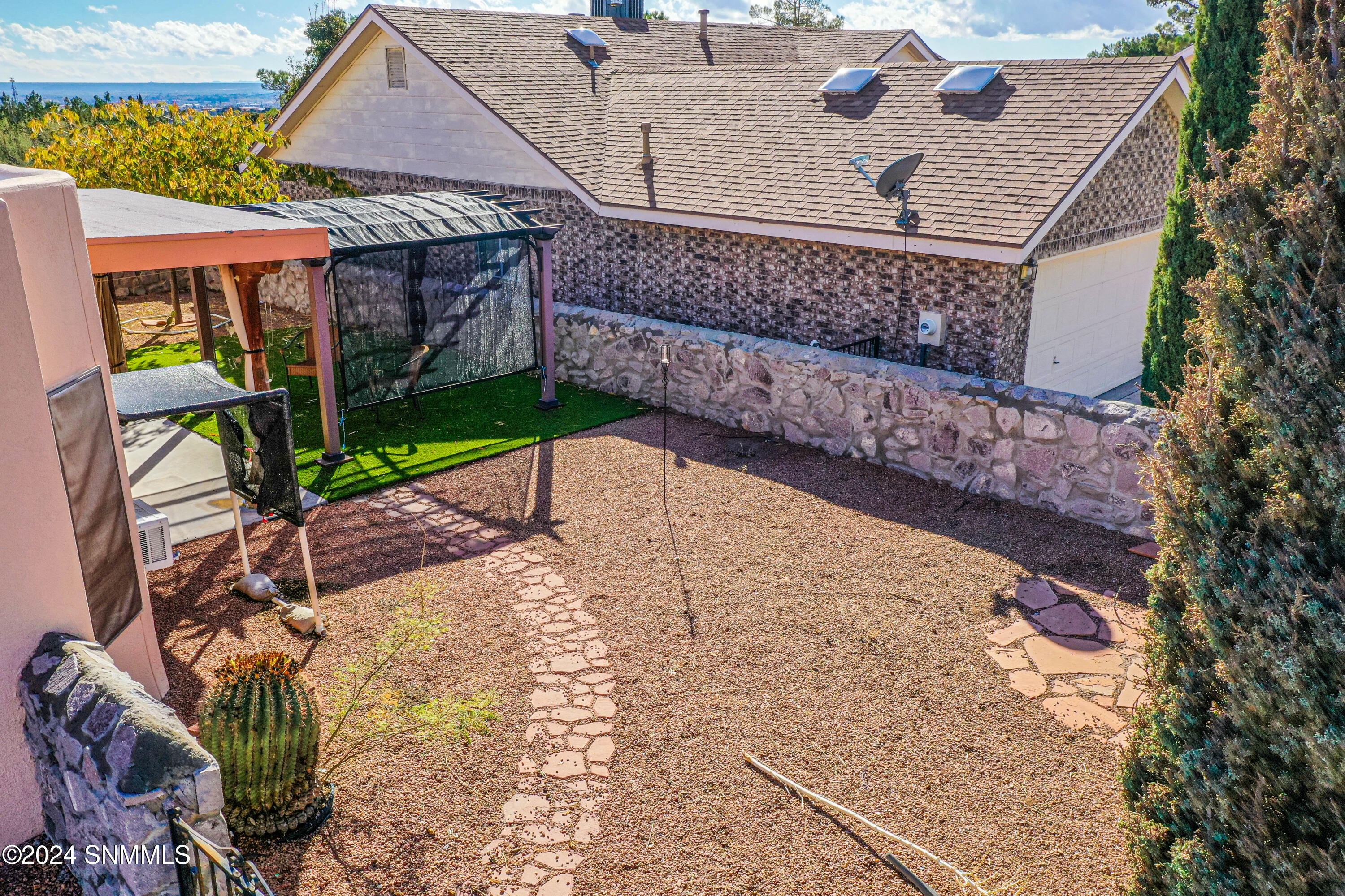 Las Cruces, New Mexico 88011, United States, 3 Bedrooms Bedrooms, ,2 BathroomsBathrooms,Residential,Pending,33872