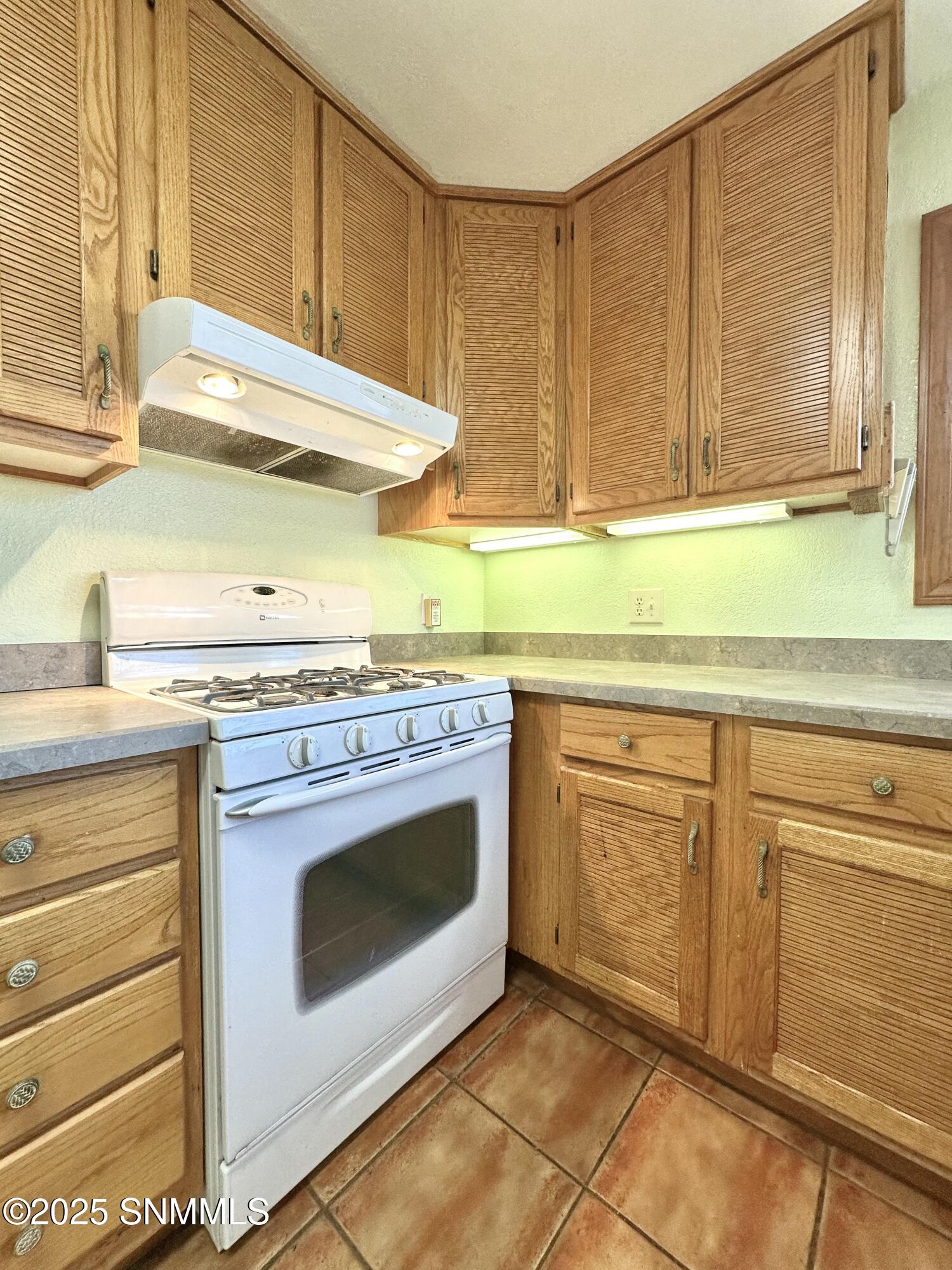 Las Cruces, New Mexico 88011, United States, 3 Bedrooms Bedrooms, ,2 BathroomsBathrooms,Residential,Pending,33872