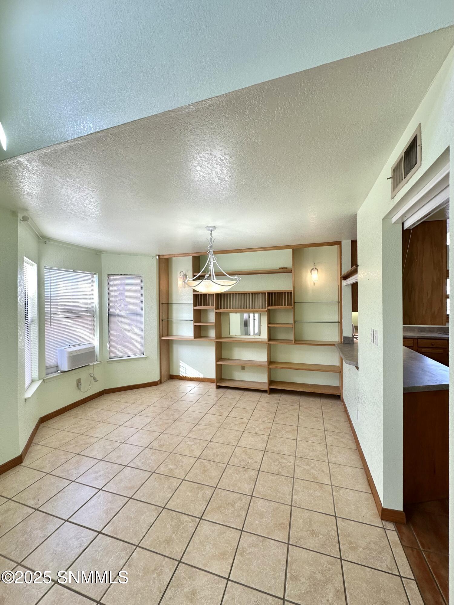 Las Cruces, New Mexico 88011, United States, 3 Bedrooms Bedrooms, ,2 BathroomsBathrooms,Residential,Pending,33872
