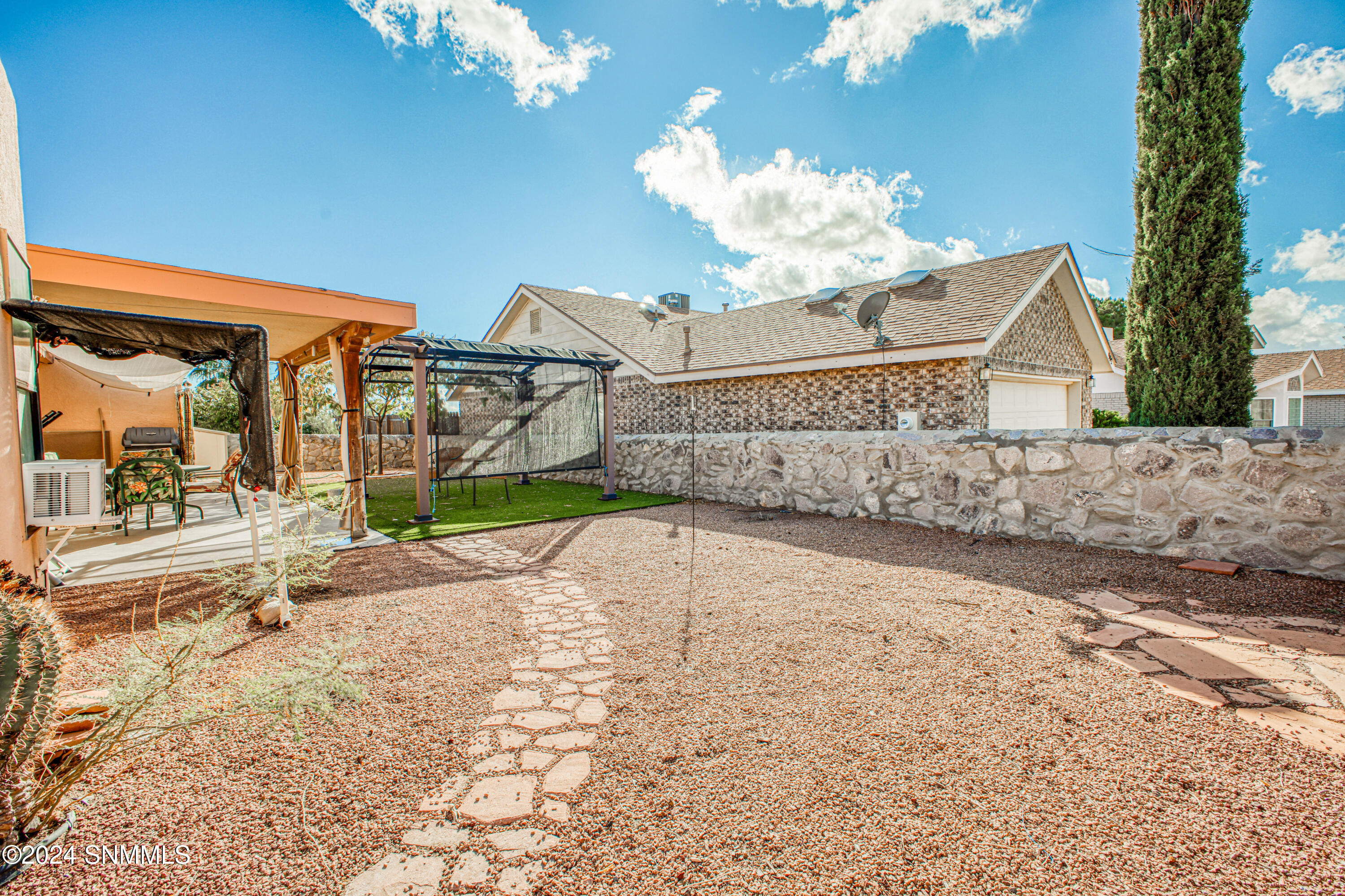 Las Cruces, New Mexico 88011, United States, 3 Bedrooms Bedrooms, ,2 BathroomsBathrooms,Residential,Pending,33872