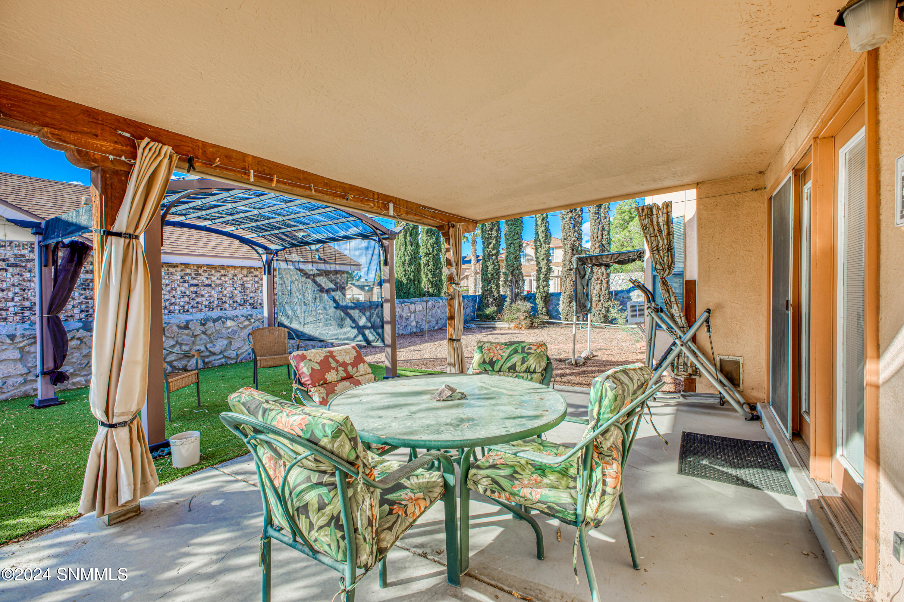 Las Cruces, New Mexico 88011, United States, 3 Bedrooms Bedrooms, ,2 BathroomsBathrooms,Residential,Pending,33872