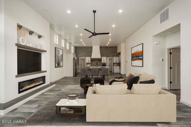 Las Cruces, New Mexico 88012, United States, 3 Bedrooms Bedrooms, ,2 BathroomsBathrooms,Residential,Pending,24077