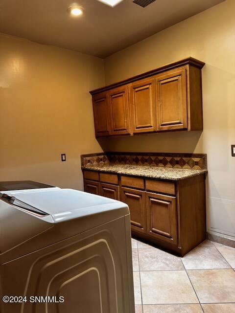 Las Cruces, New Mexico 88011, United States, 3 Bedrooms Bedrooms, ,3 BathroomsBathrooms,Residential,Pending,52555