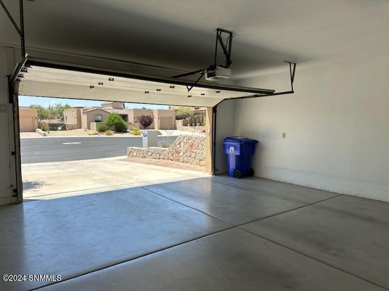 Las Cruces, New Mexico 88011, United States, 3 Bedrooms Bedrooms, ,3 BathroomsBathrooms,Residential,Pending,52555