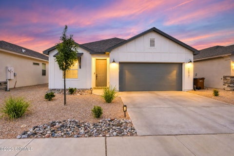 Homes For Sale - 1013 Stirling Lane<br/> Las Cruces, NM 88012