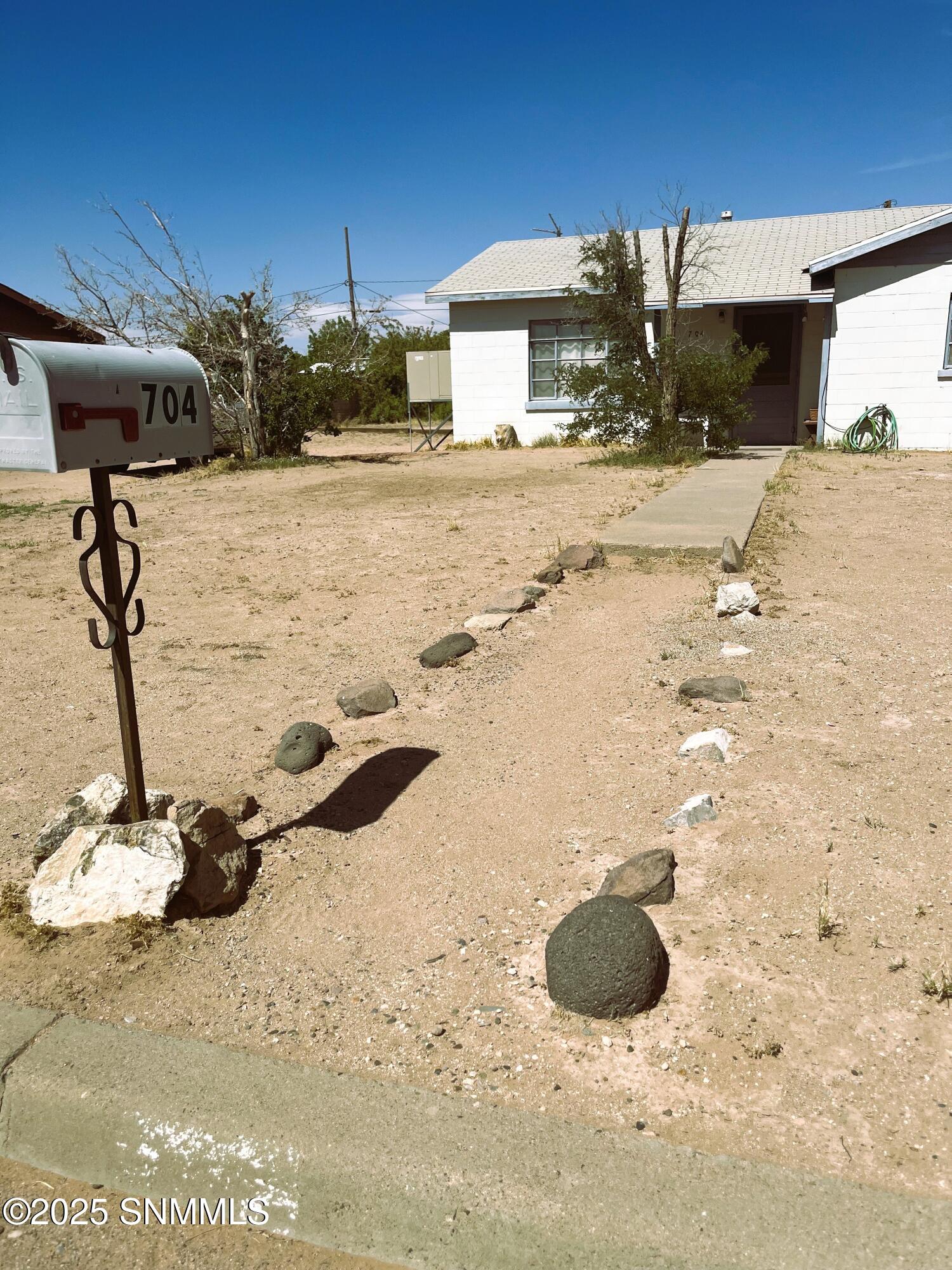 704 S 10th Street, Deming, New Mexico image 2