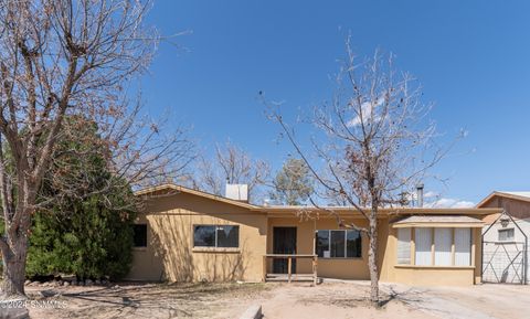 1945 Anderson Drive, Las Cruces, NM 88001 - #: 2400776