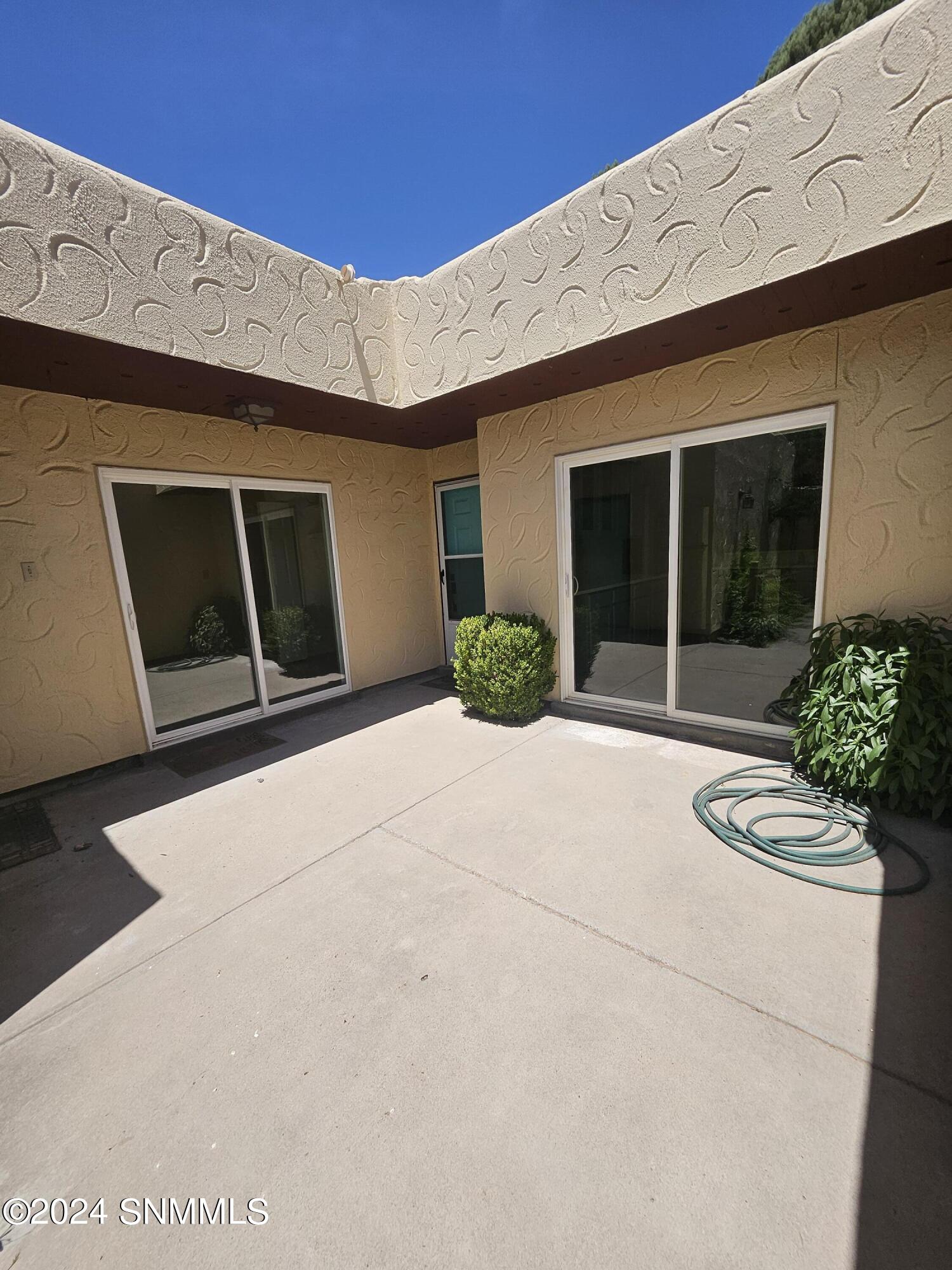 Las Cruces, New Mexico 88005, United States, 3 Bedrooms Bedrooms, ,2 BathroomsBathrooms,Residential,Pending,52852