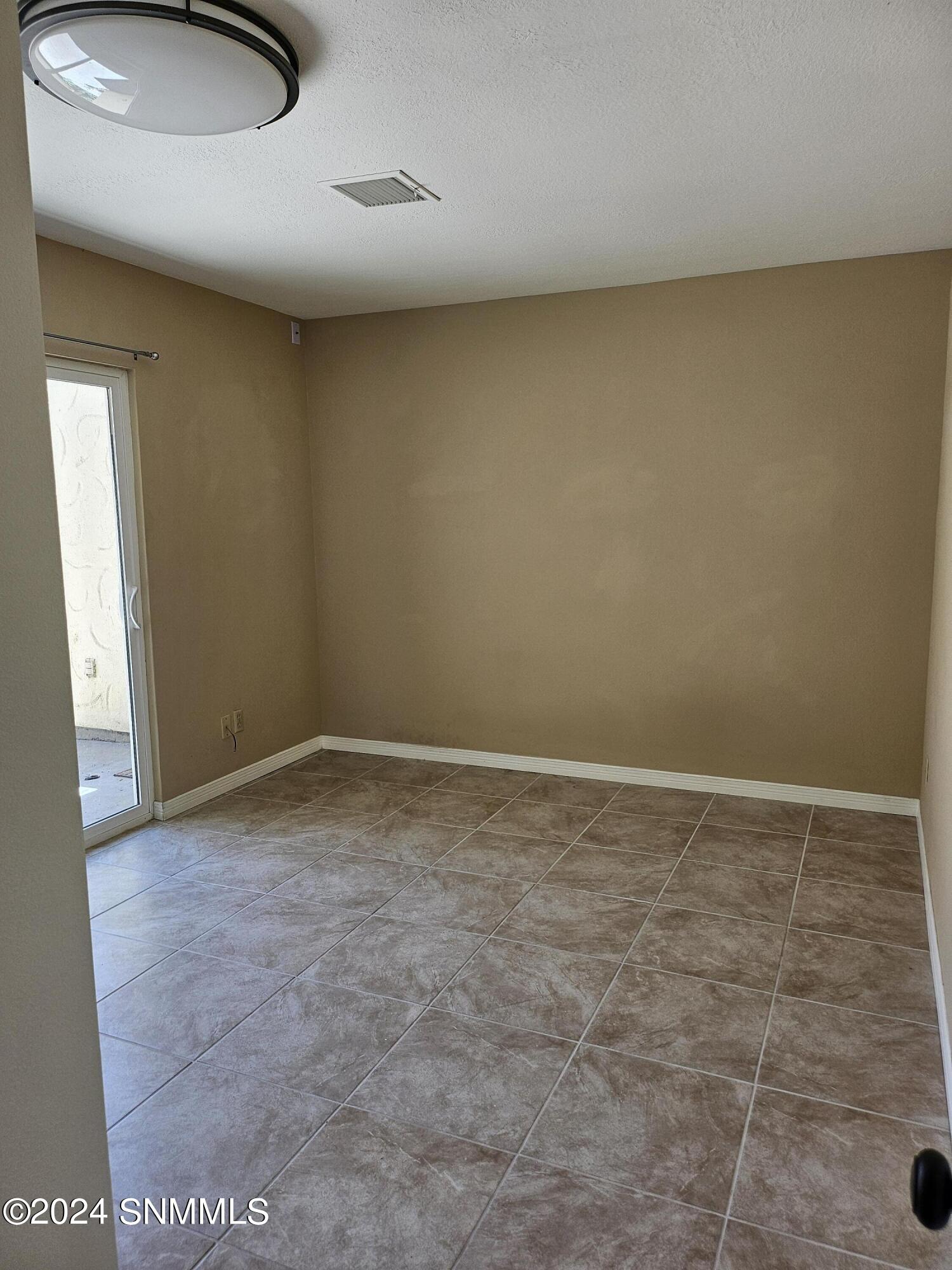 Las Cruces, New Mexico 88005, United States, 3 Bedrooms Bedrooms, ,2 BathroomsBathrooms,Residential,Pending,52852