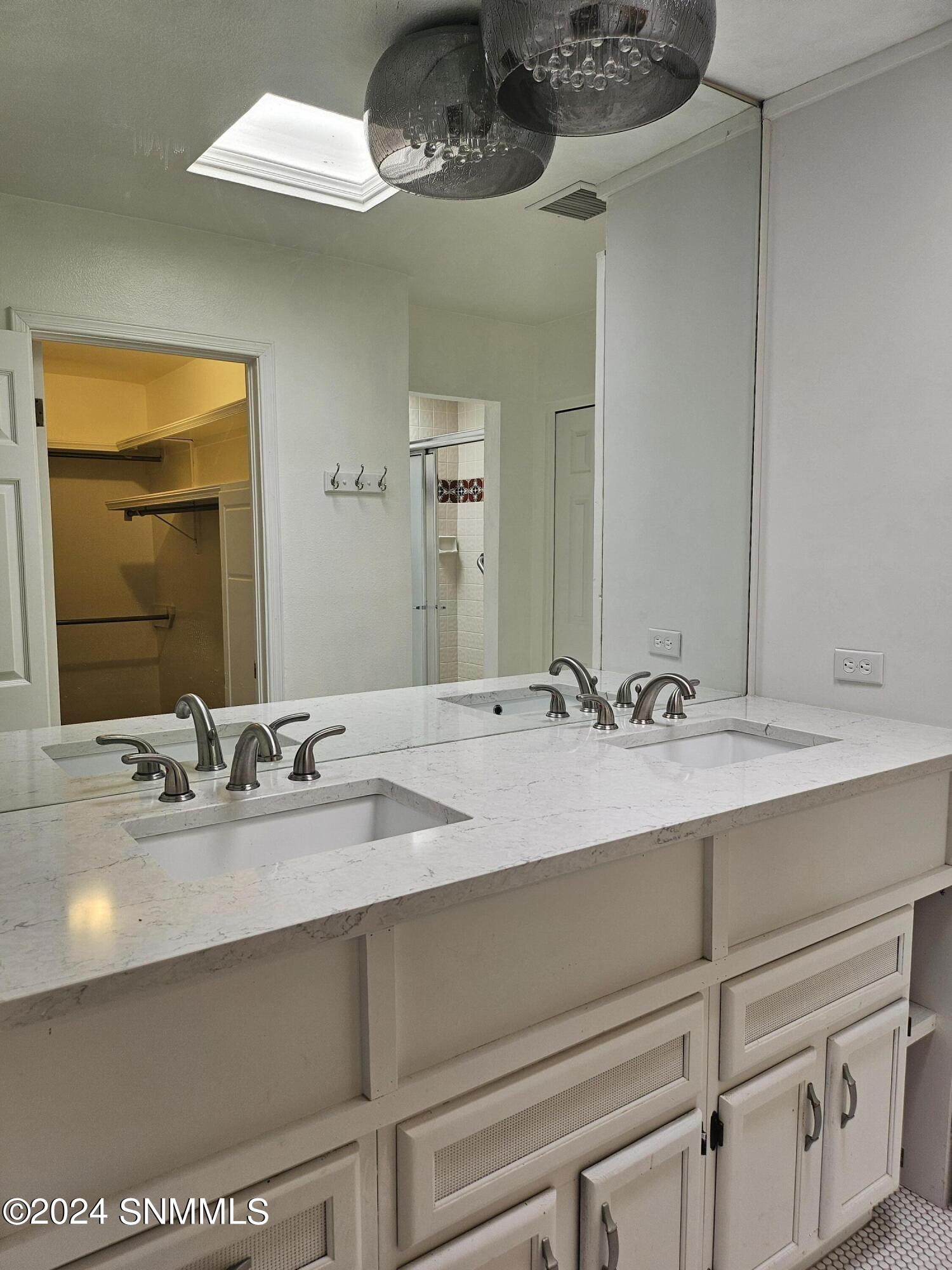 Las Cruces, New Mexico 88005, United States, 3 Bedrooms Bedrooms, ,2 BathroomsBathrooms,Residential,Pending,52852