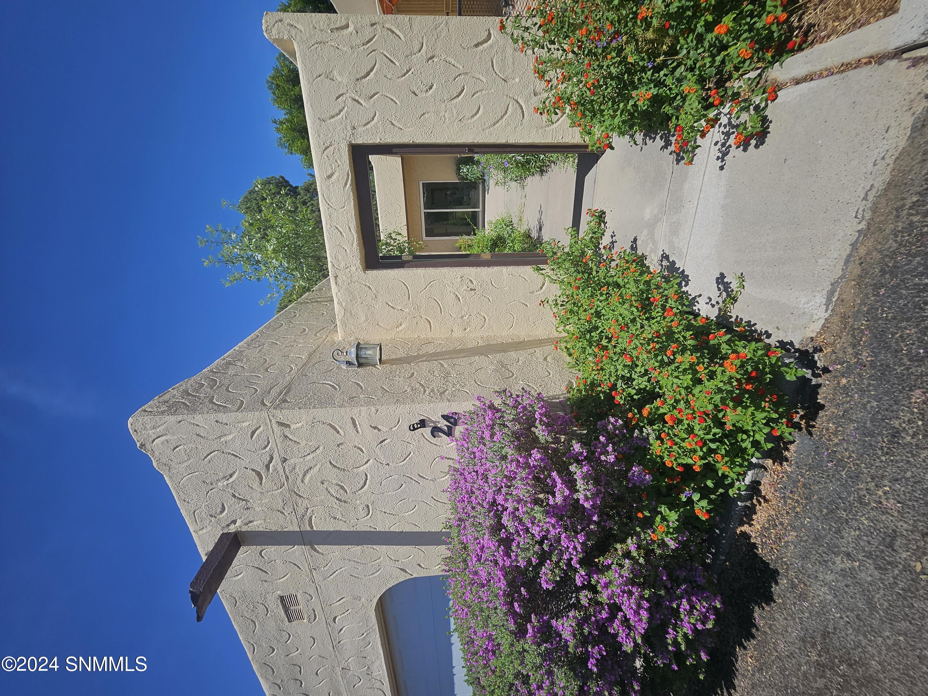 Las Cruces, New Mexico 88005, United States, 3 Bedrooms Bedrooms, ,2 BathroomsBathrooms,Residential,Pending,52852