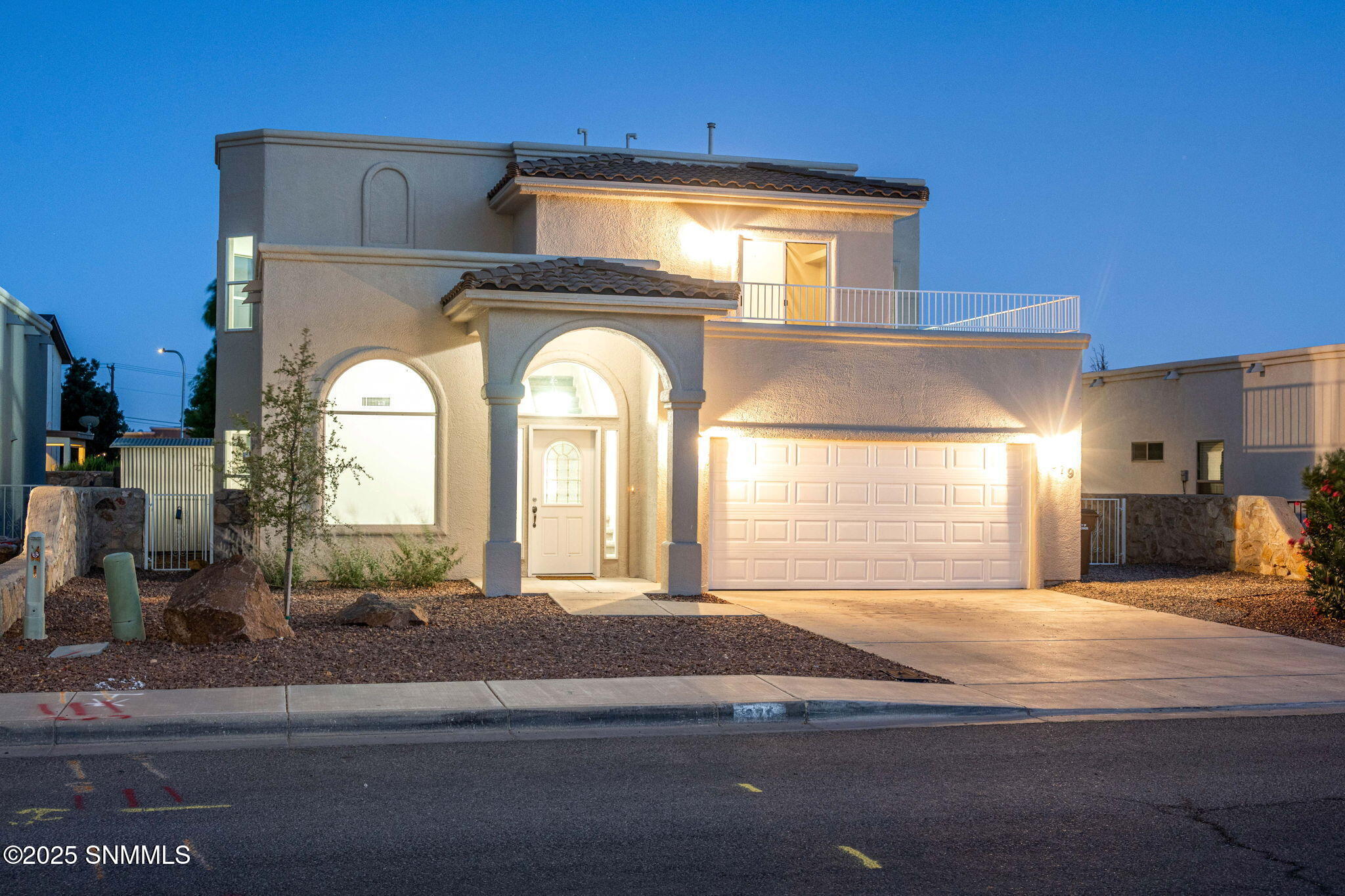 979 Flora Vista Drive, Las Cruces, New York image 1