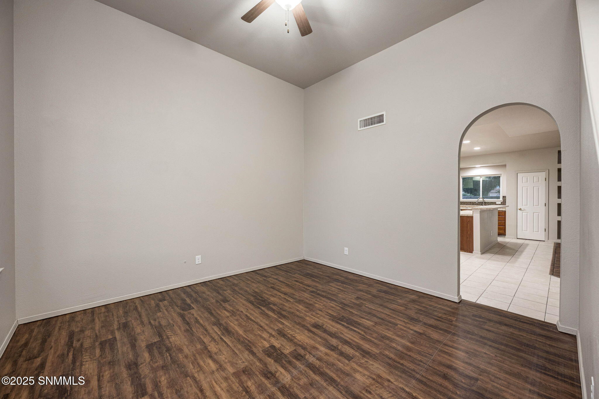 979 Flora Vista Drive, Las Cruces, New York image 5