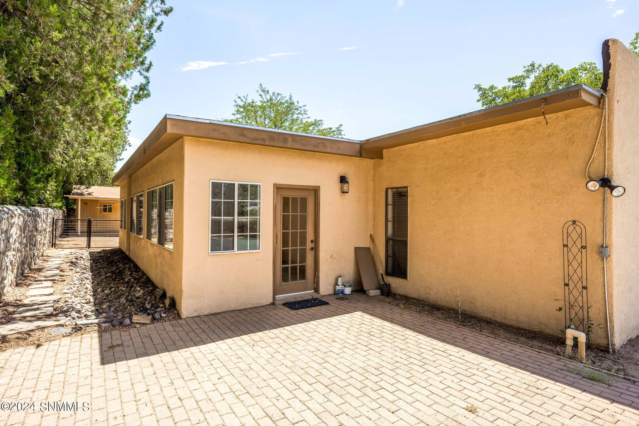 Las Cruces, New Mexico 88005, United States, 3 Bedrooms Bedrooms, ,3 BathroomsBathrooms,Residential,Pending,46284