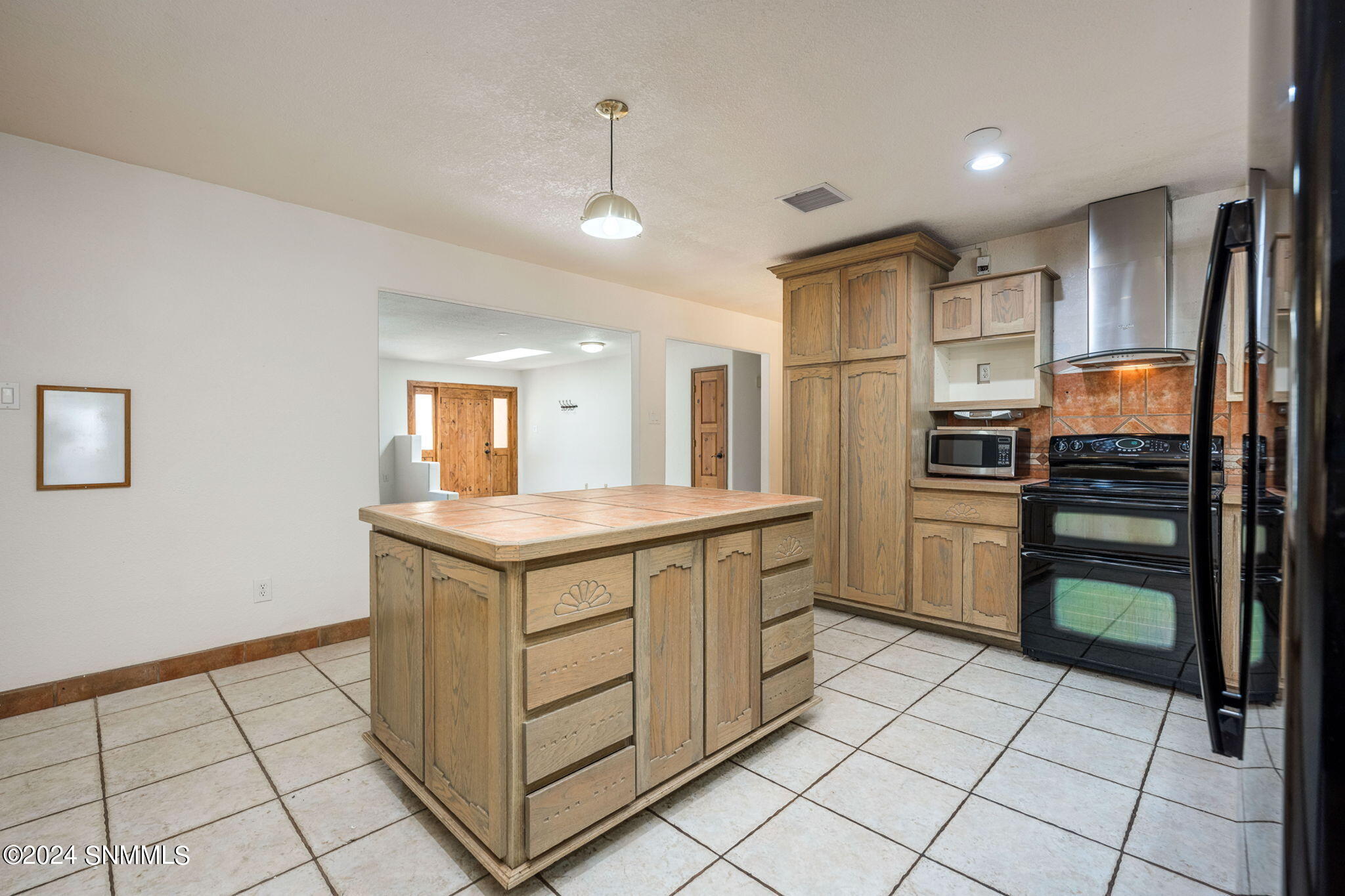 Las Cruces, New Mexico 88005, United States, 3 Bedrooms Bedrooms, ,3 BathroomsBathrooms,Residential,Pending,46284