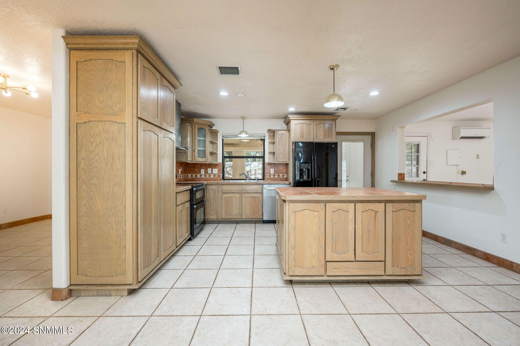 Las Cruces, New Mexico 88005, United States, 3 Bedrooms Bedrooms, ,3 BathroomsBathrooms,Residential,Pending,46284