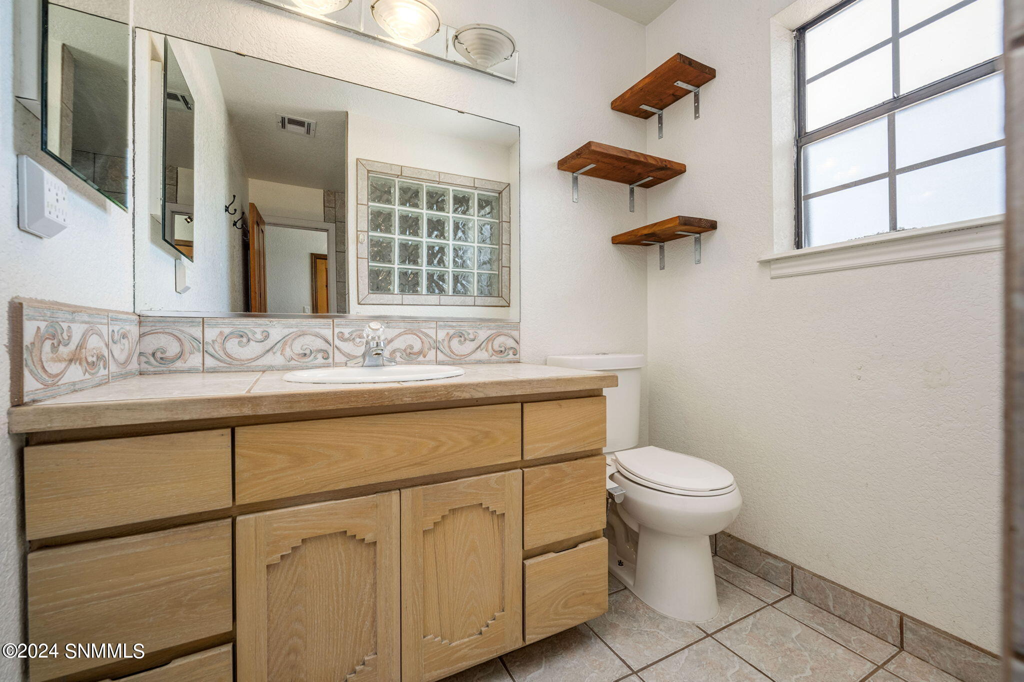 Las Cruces, New Mexico 88005, United States, 3 Bedrooms Bedrooms, ,3 BathroomsBathrooms,Residential,Pending,46284