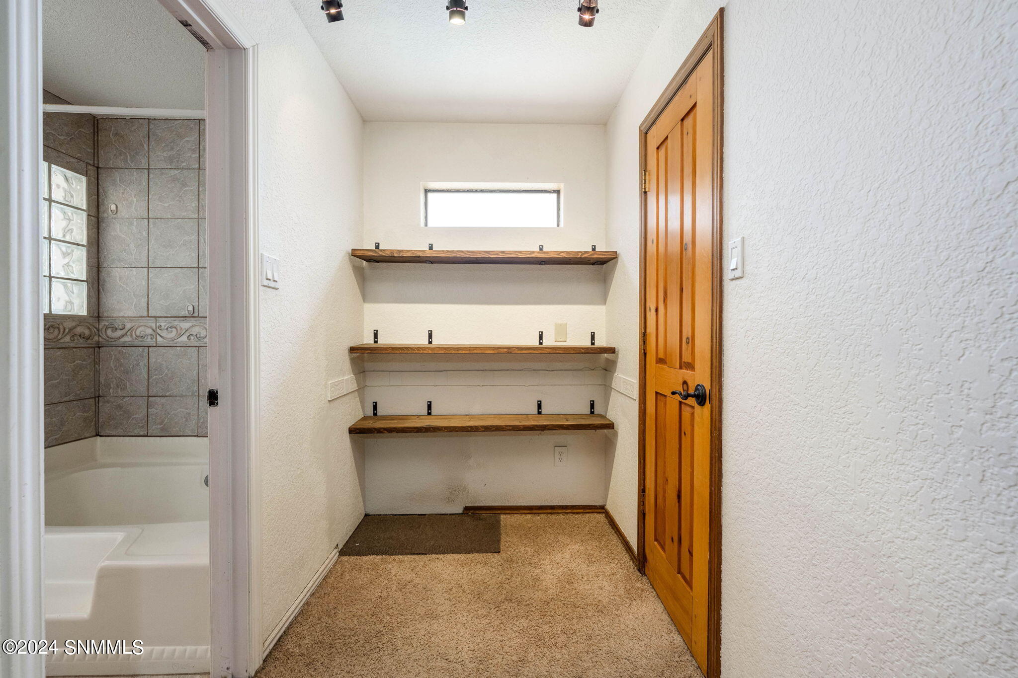 Las Cruces, New Mexico 88005, United States, 3 Bedrooms Bedrooms, ,3 BathroomsBathrooms,Residential,Pending,46284