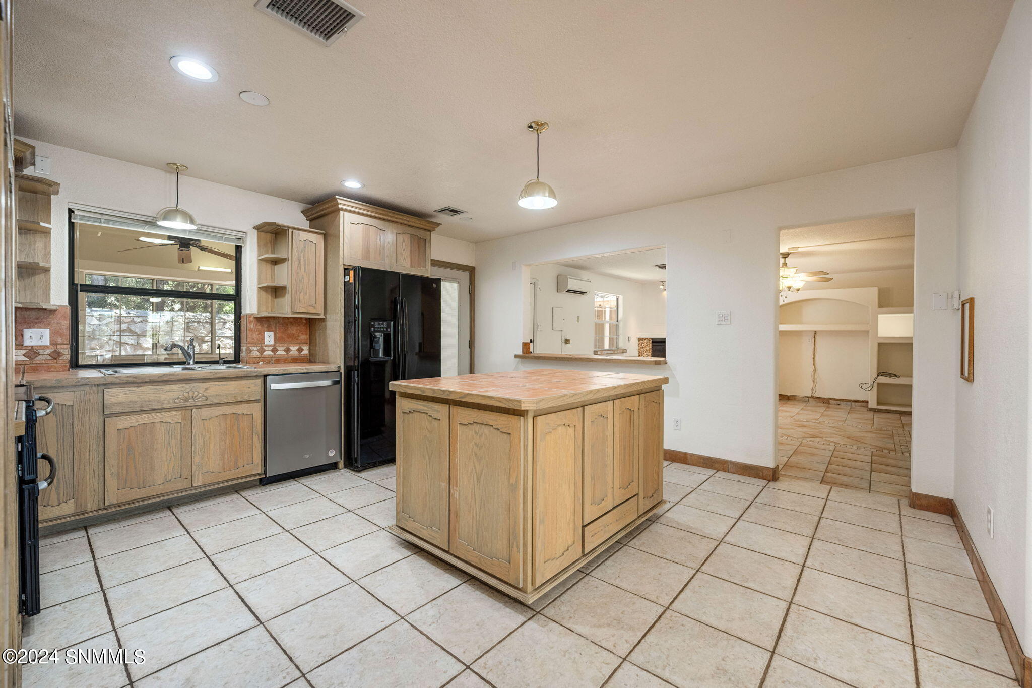 Las Cruces, New Mexico 88005, United States, 3 Bedrooms Bedrooms, ,3 BathroomsBathrooms,Residential,Pending,46284