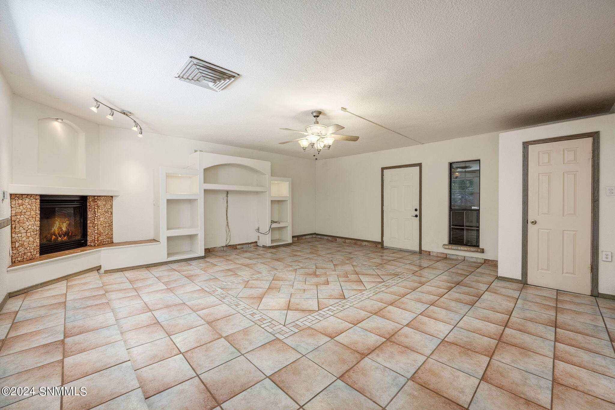 Las Cruces, New Mexico 88005, United States, 3 Bedrooms Bedrooms, ,3 BathroomsBathrooms,Residential,Pending,46284