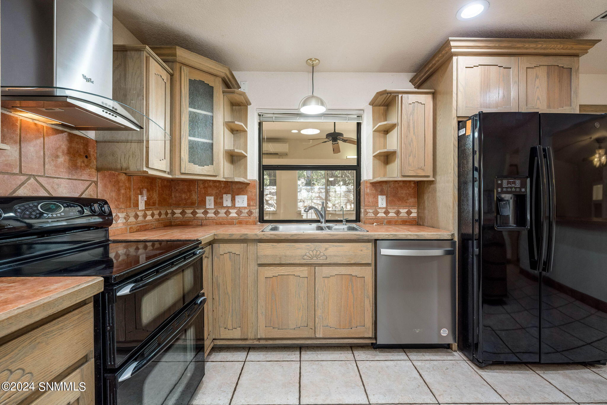 Las Cruces, New Mexico 88005, United States, 3 Bedrooms Bedrooms, ,3 BathroomsBathrooms,Residential,Pending,46284