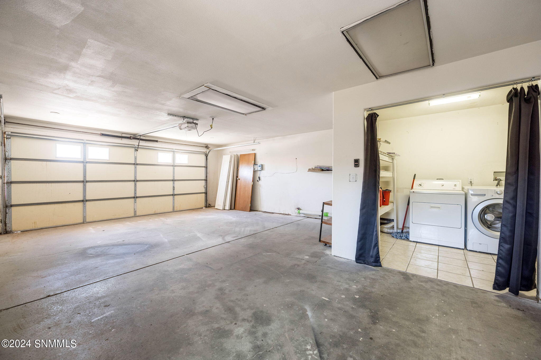 Las Cruces, New Mexico 88005, United States, 3 Bedrooms Bedrooms, ,3 BathroomsBathrooms,Residential,Pending,46284