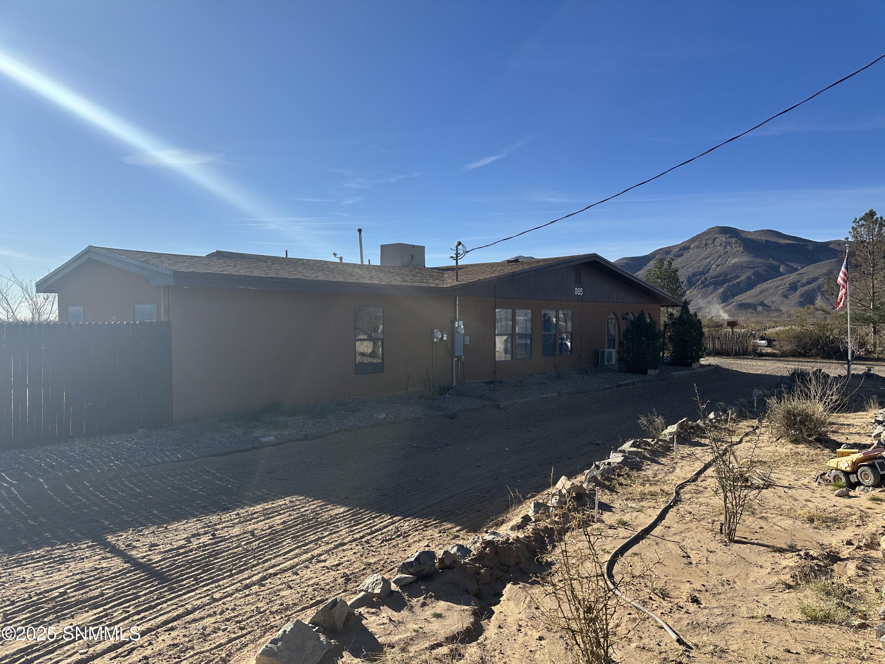 865 Outpost Lane, Radium Springs, New Mexico image 9