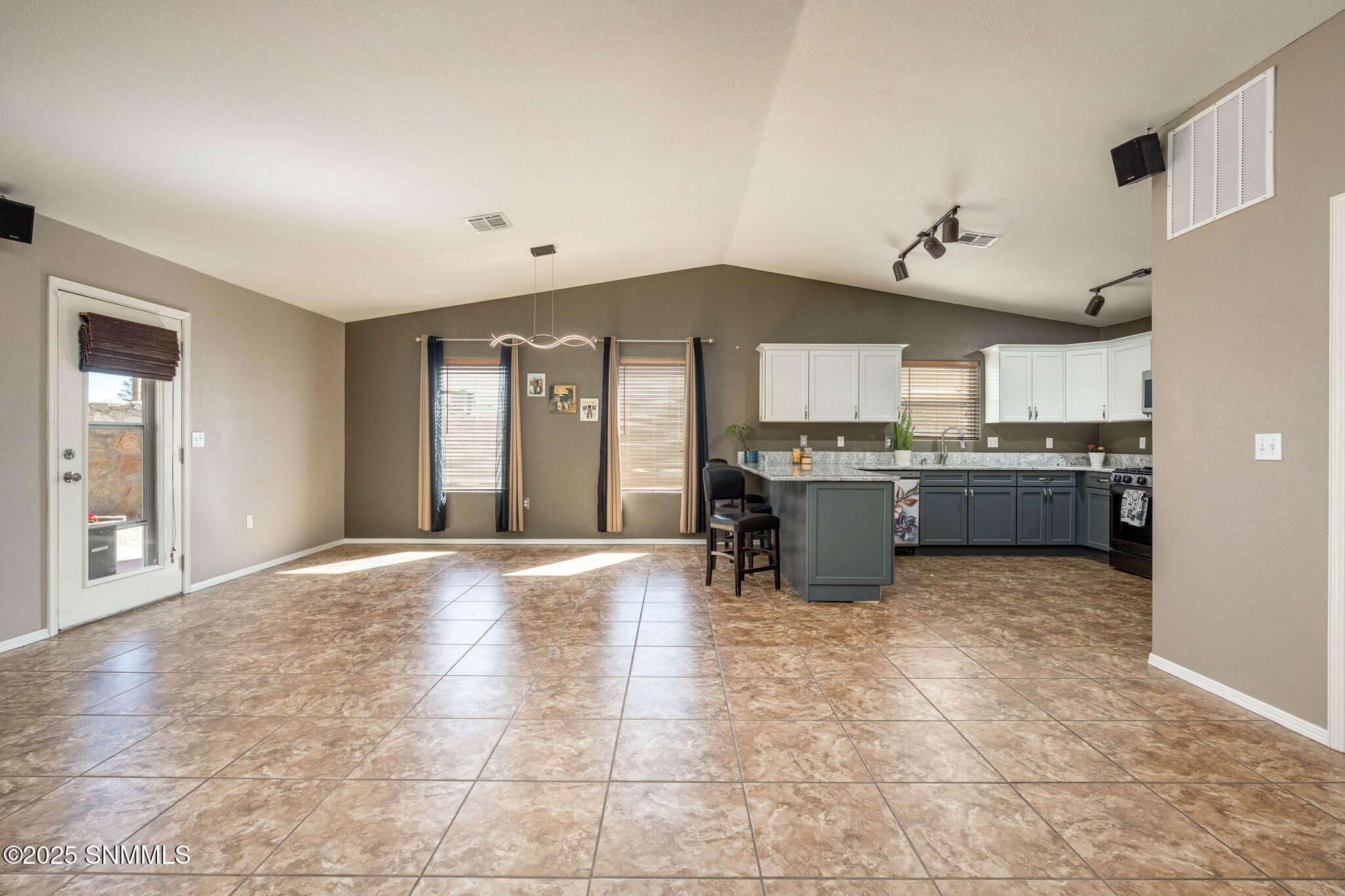 5948 Leaping Lizard Loop, Las Cruces, New York image 9