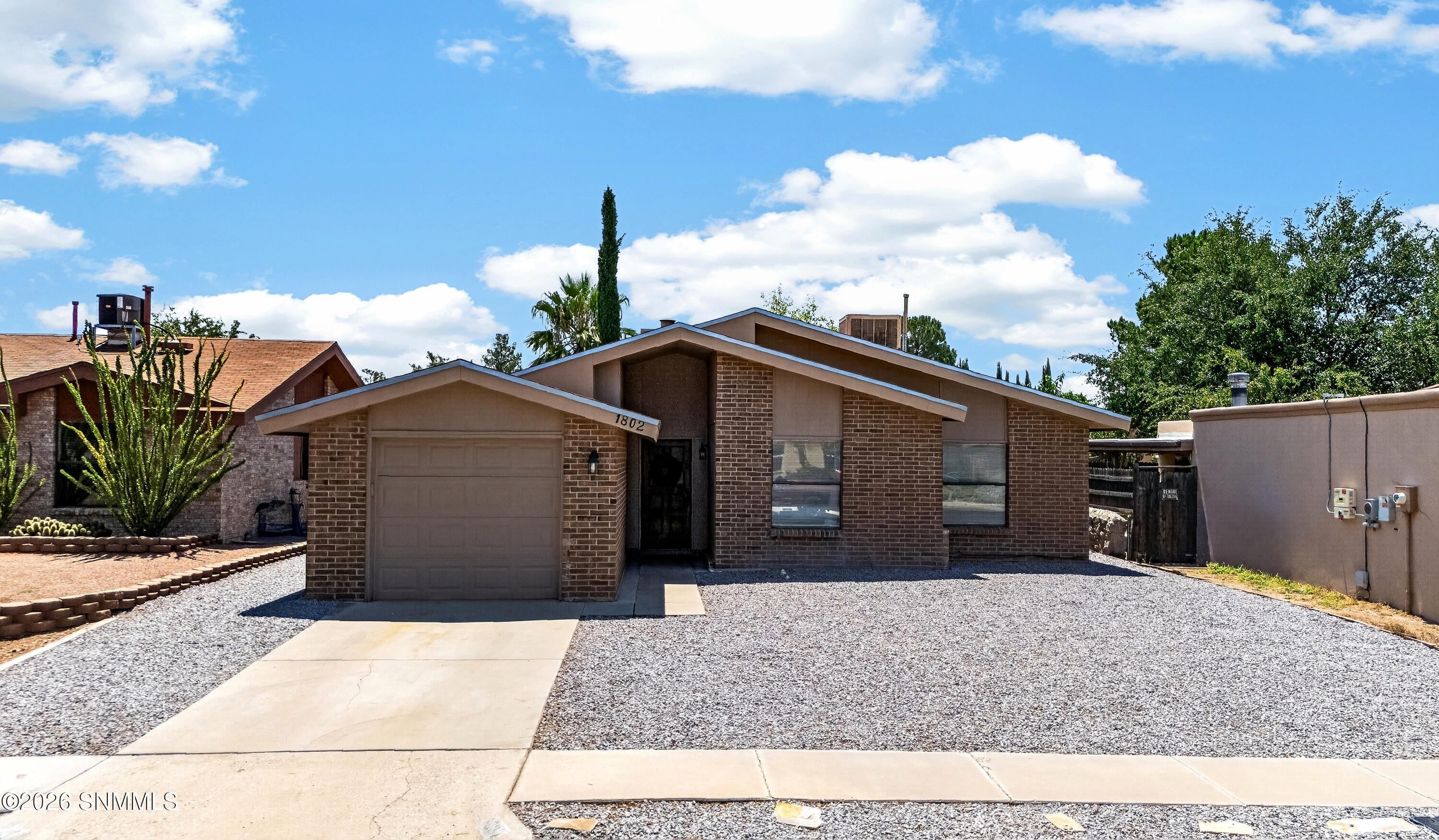 1802 Buchanan Avenue - Photo 2