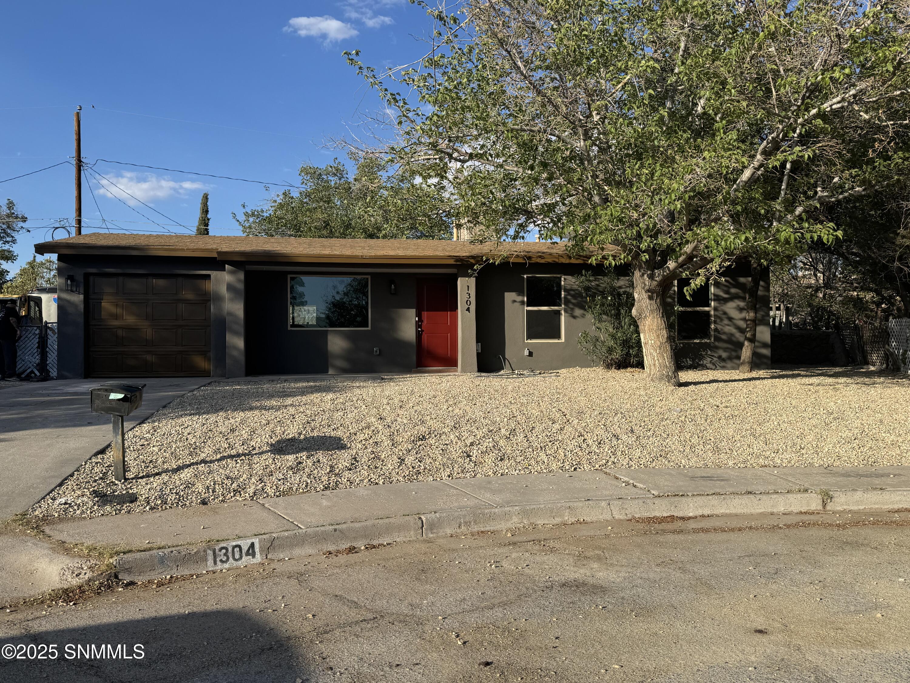 1304 Eucalyptus Drive, Las Cruces, New Mexico image 1