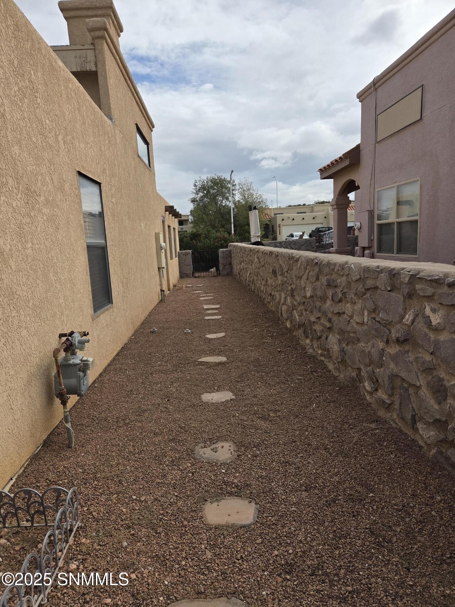 Las Cruces, New Mexico 88012, United States, 3 Bedrooms Bedrooms, ,2 BathroomsBathrooms,Residential,Active,208229