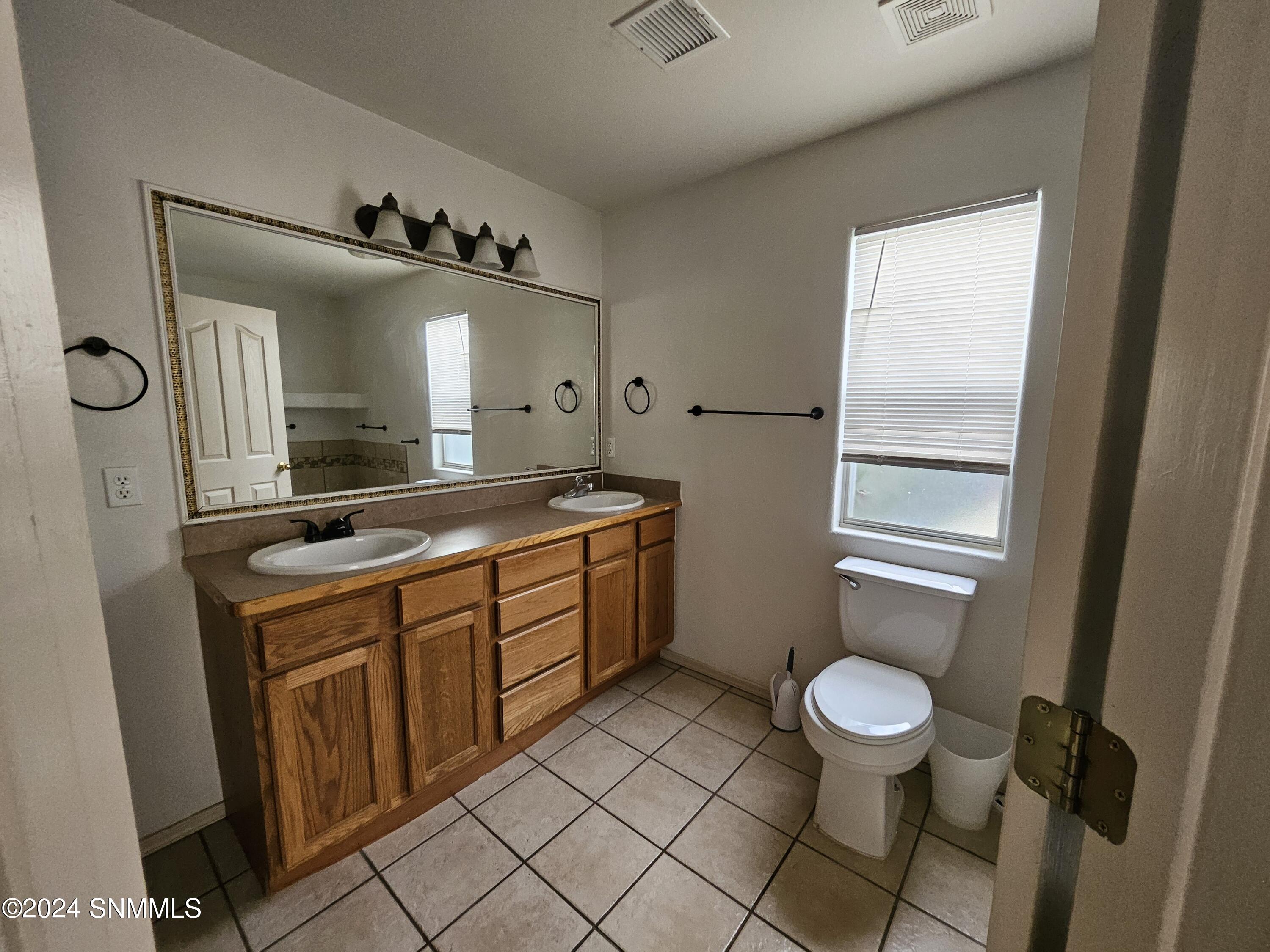 Las Cruces, New Mexico 88012, United States, 4 Bedrooms Bedrooms, ,2 BathroomsBathrooms,Residential,Active,56055
